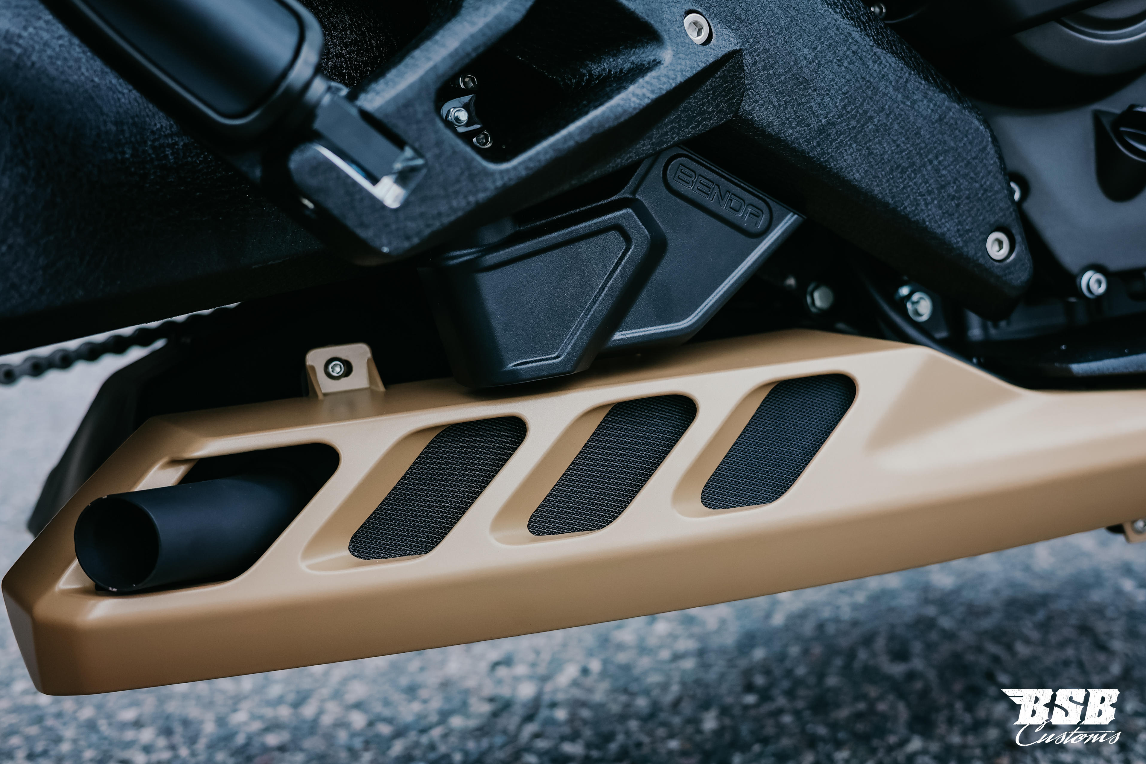 Benda LFC 700 Pro– Airride -300-er Hi-Reifen, ABS / TFT/ Anti-Hopping Kupplung modifiziert by BSB Customs NEUFAHRZEUG!!! 