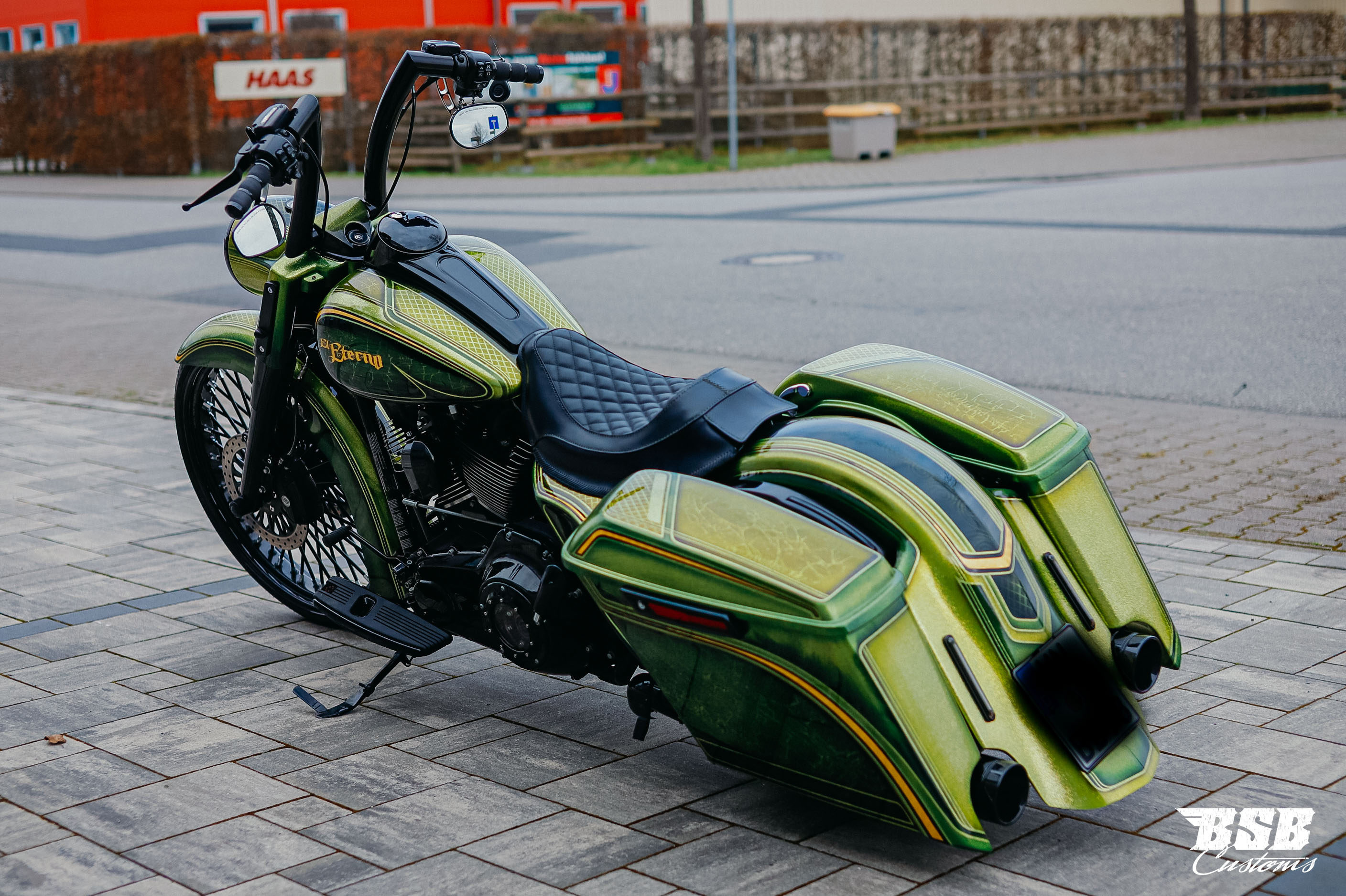 2014 Harley Davidson FLHXS Street Glide mit einem Mega Umbau auf Mexican Chicano Umbau 