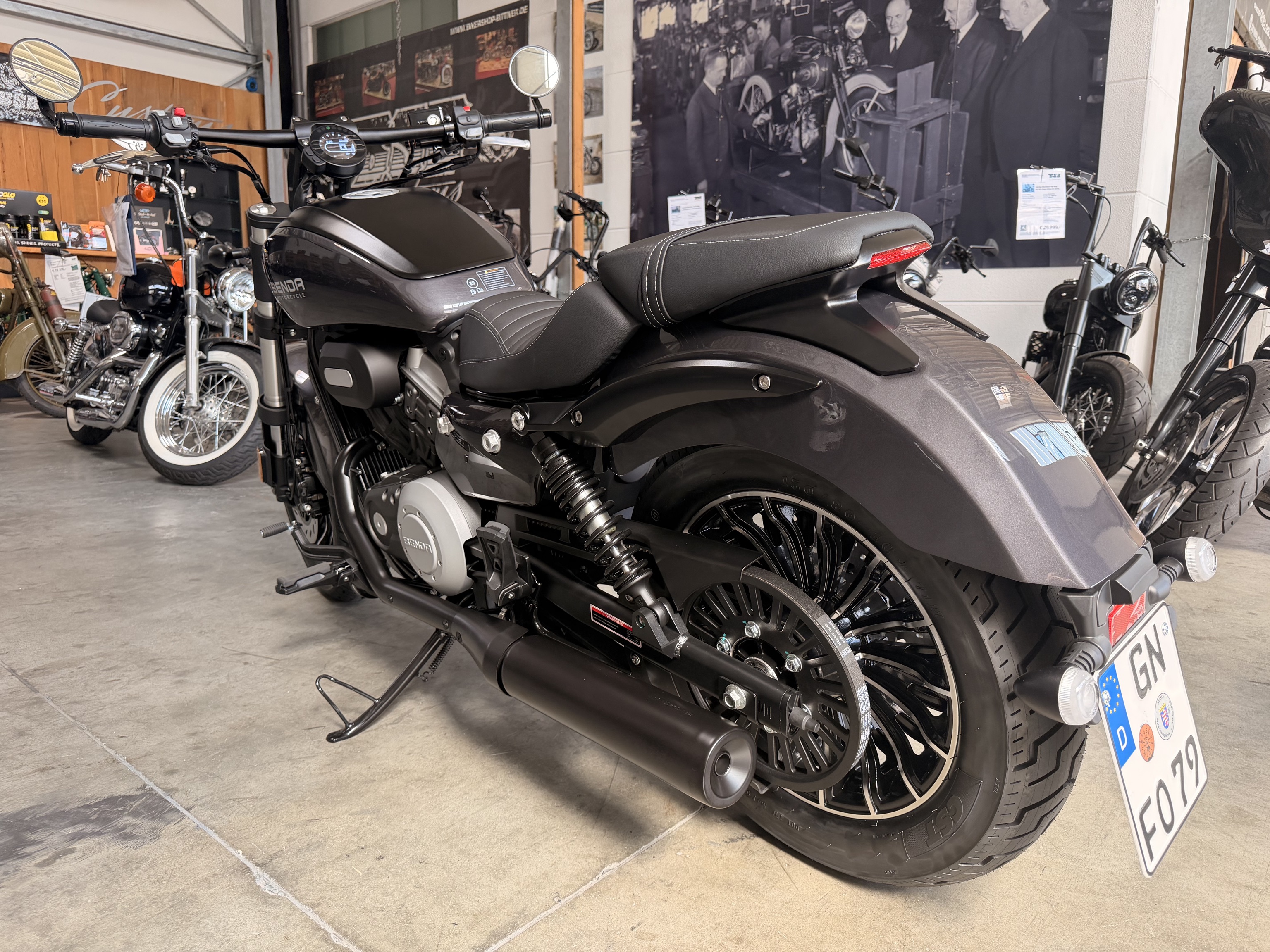Benda ROCK 125 "SILBER" CUSTOM – CBS, LCD , Riemenantrieb,Wassergekühlt, 2 Zylinder-Doppelauspuff -  Sofort Verfügbar -  ab 3,-EUR / Tag finanzieren 