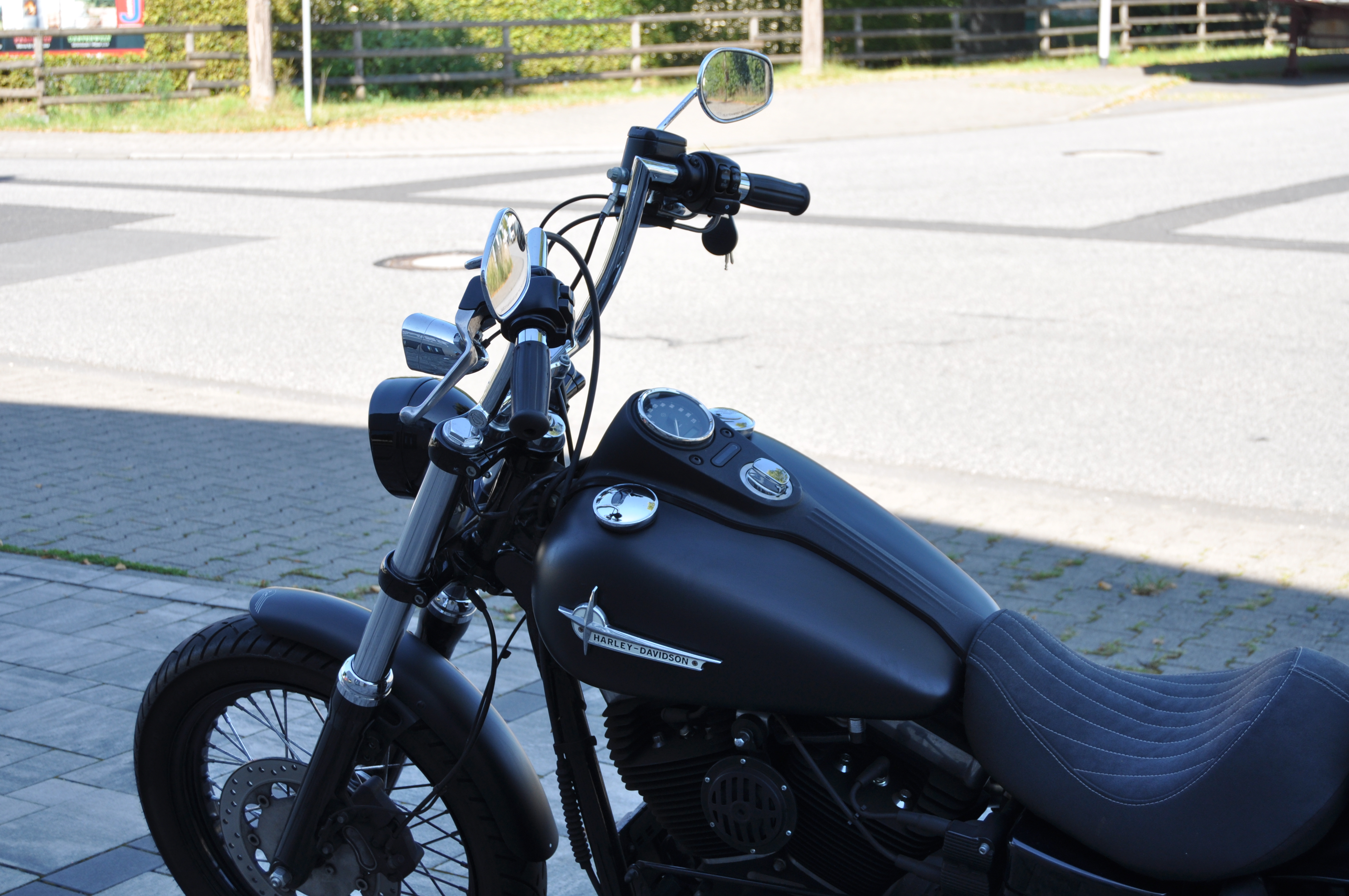 2016 Harley Davidson FXDB Street Bob - 5HD1 - 1 Hand  (ab 300 EUR finanzieren*) 
