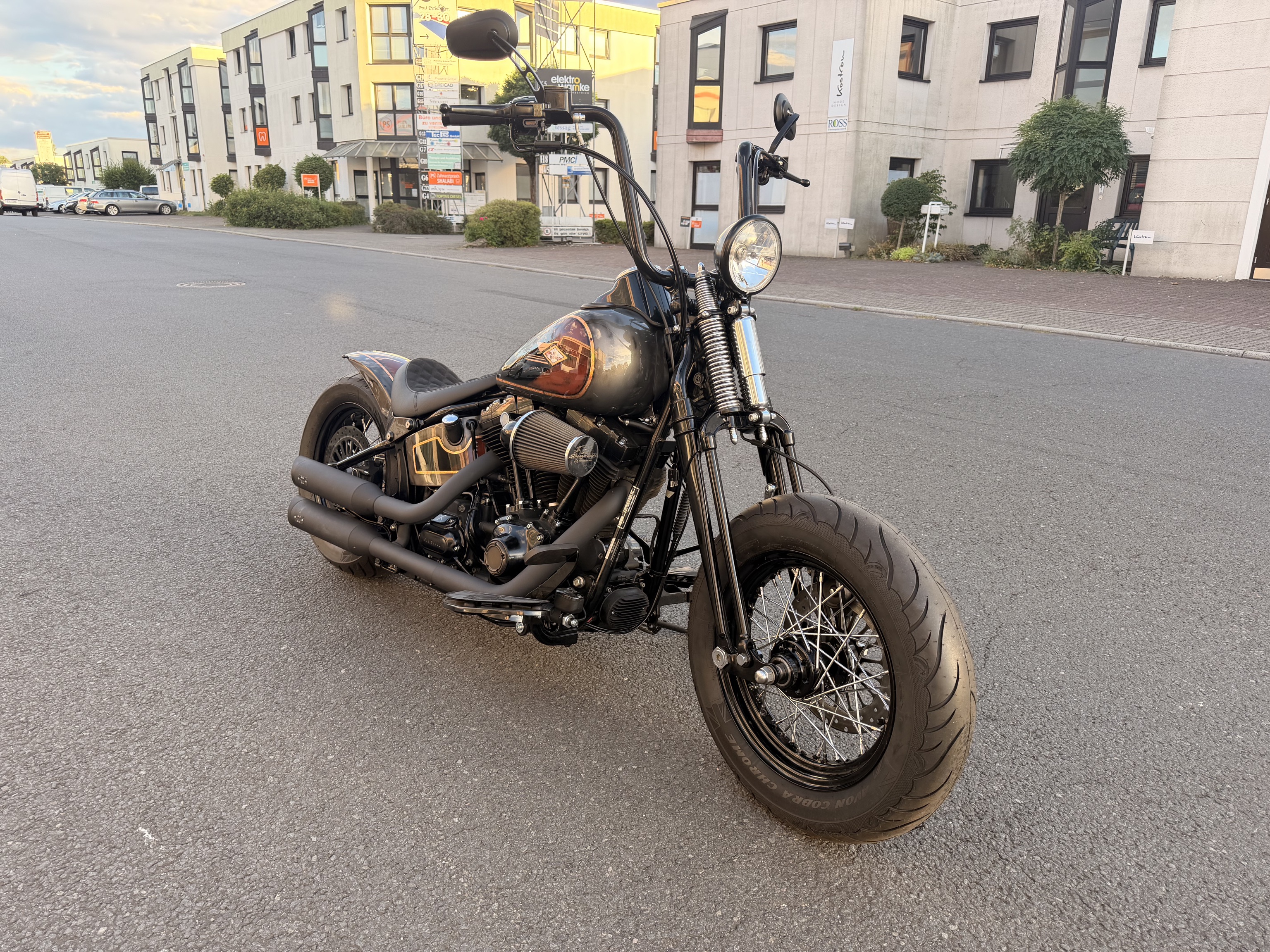 Harley-Davidson FLSB Cross Bones – letztes Baujahr | 5HD1 | 1. Hand | nur 2.500 km | exklusiver Custom-Umbau
