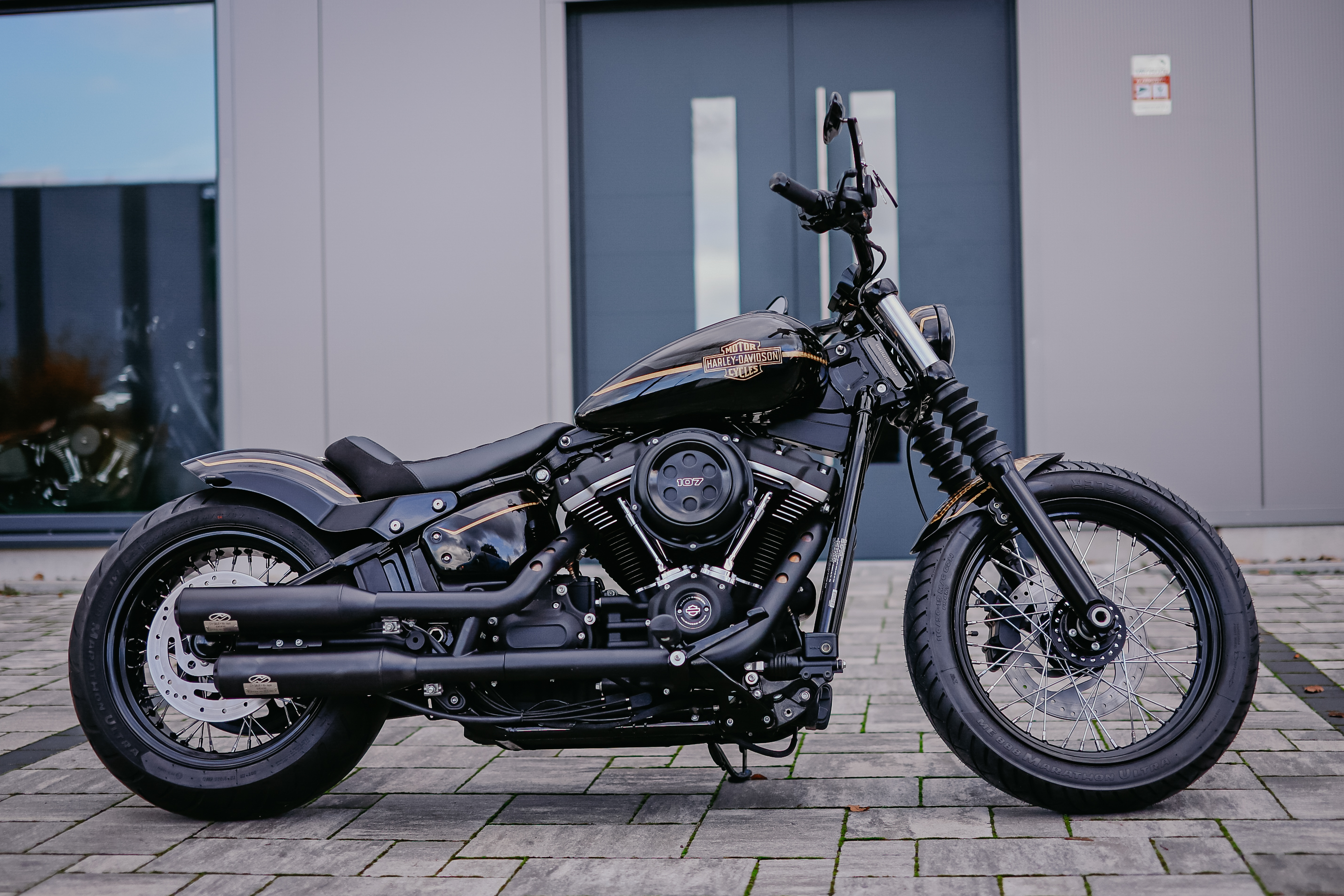 VERKAUFT!!!!! 2021 FXBB 107 Softail Street BOB mit Umbau und Jekill & Hyde Anlage + Garantie