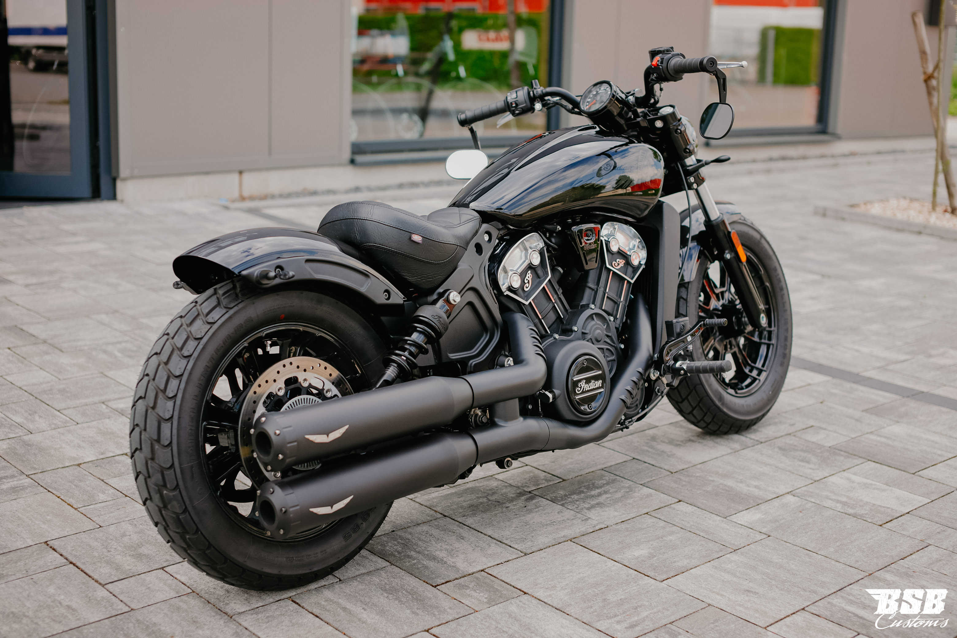 LED 5,75 schwarz für INDIAN SCOUT BOBBER mit Standlicht, E-Zulassung 