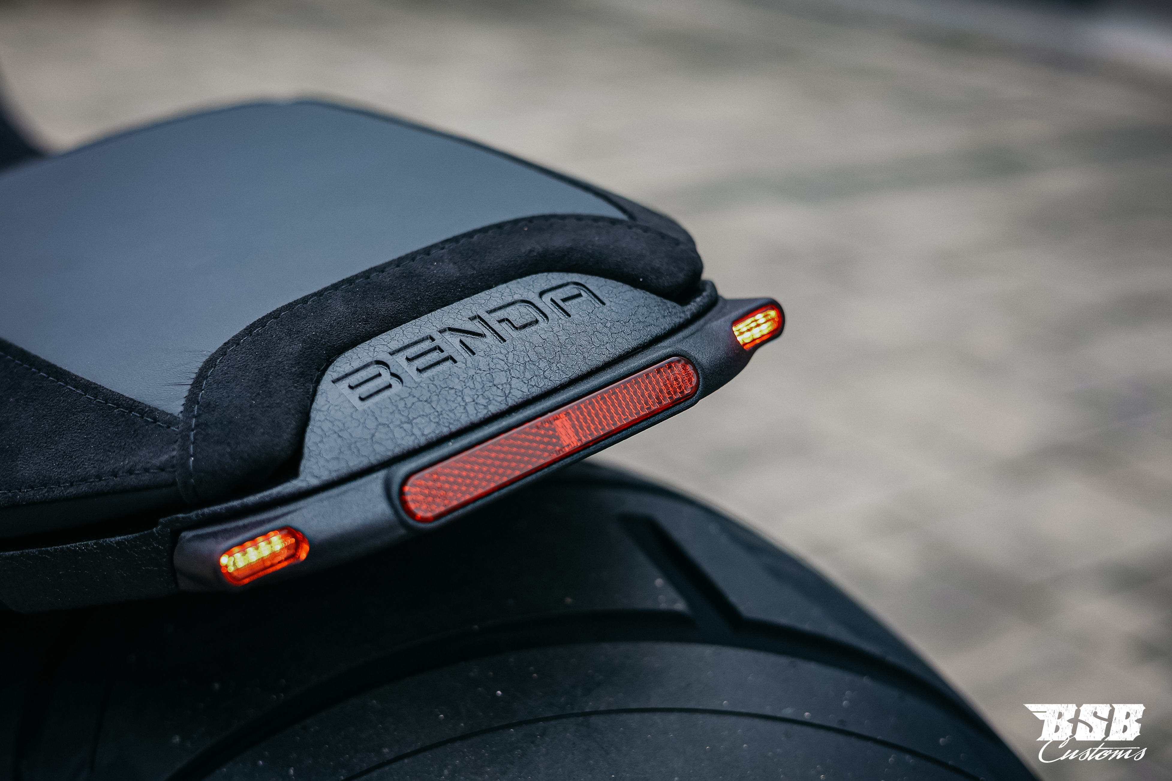 Eigenentwickelte Blinkerleiste für BENDA LFC 700 & LFC 700 PRO mit Fastline LED Lights (3in1: Rücklicht, Bremslicht & Blinker)