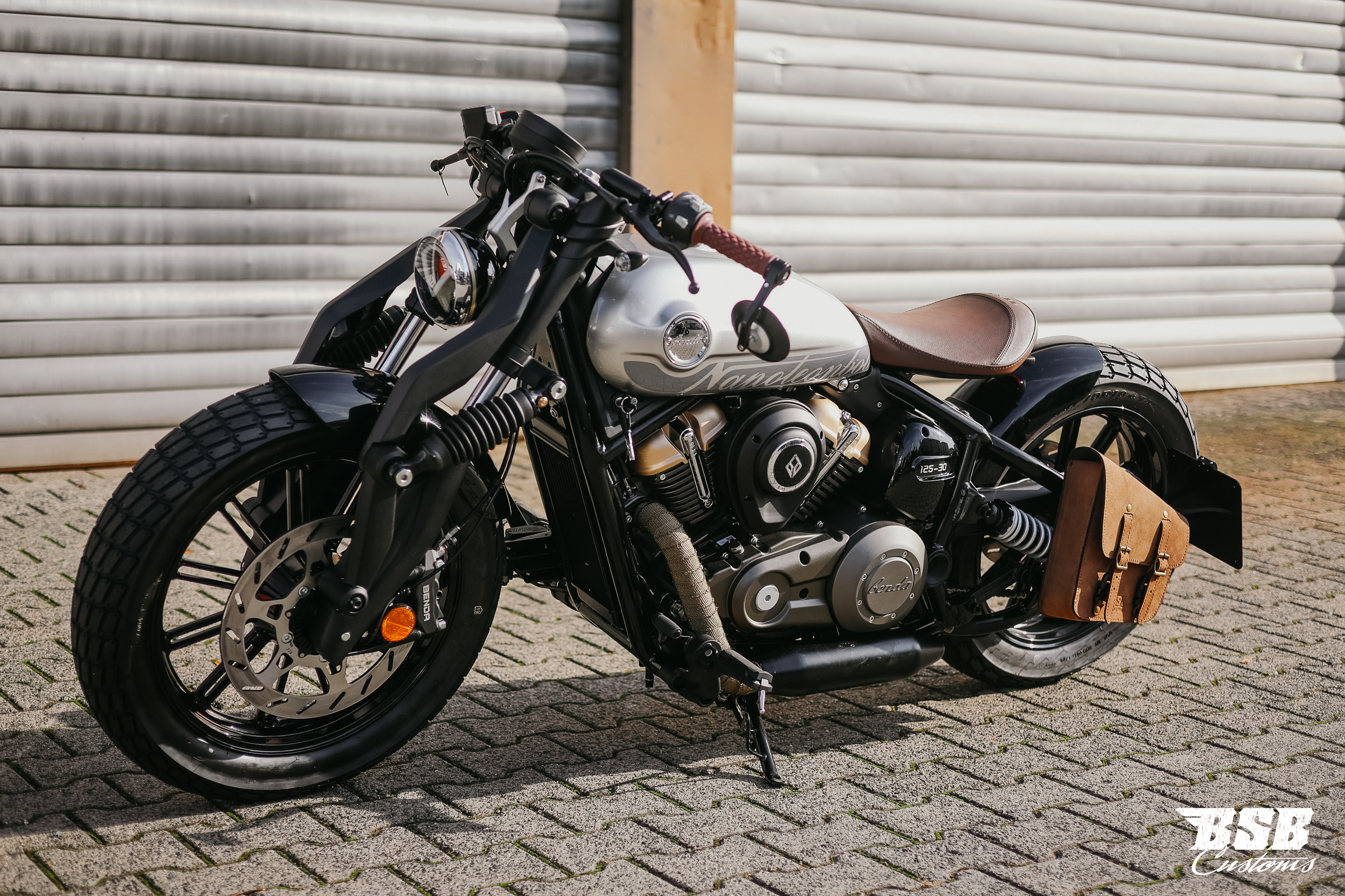 Seitlicher Kennzeichenhalter für BENDA Napoleon Bob 125 & 250 BSB Customs 