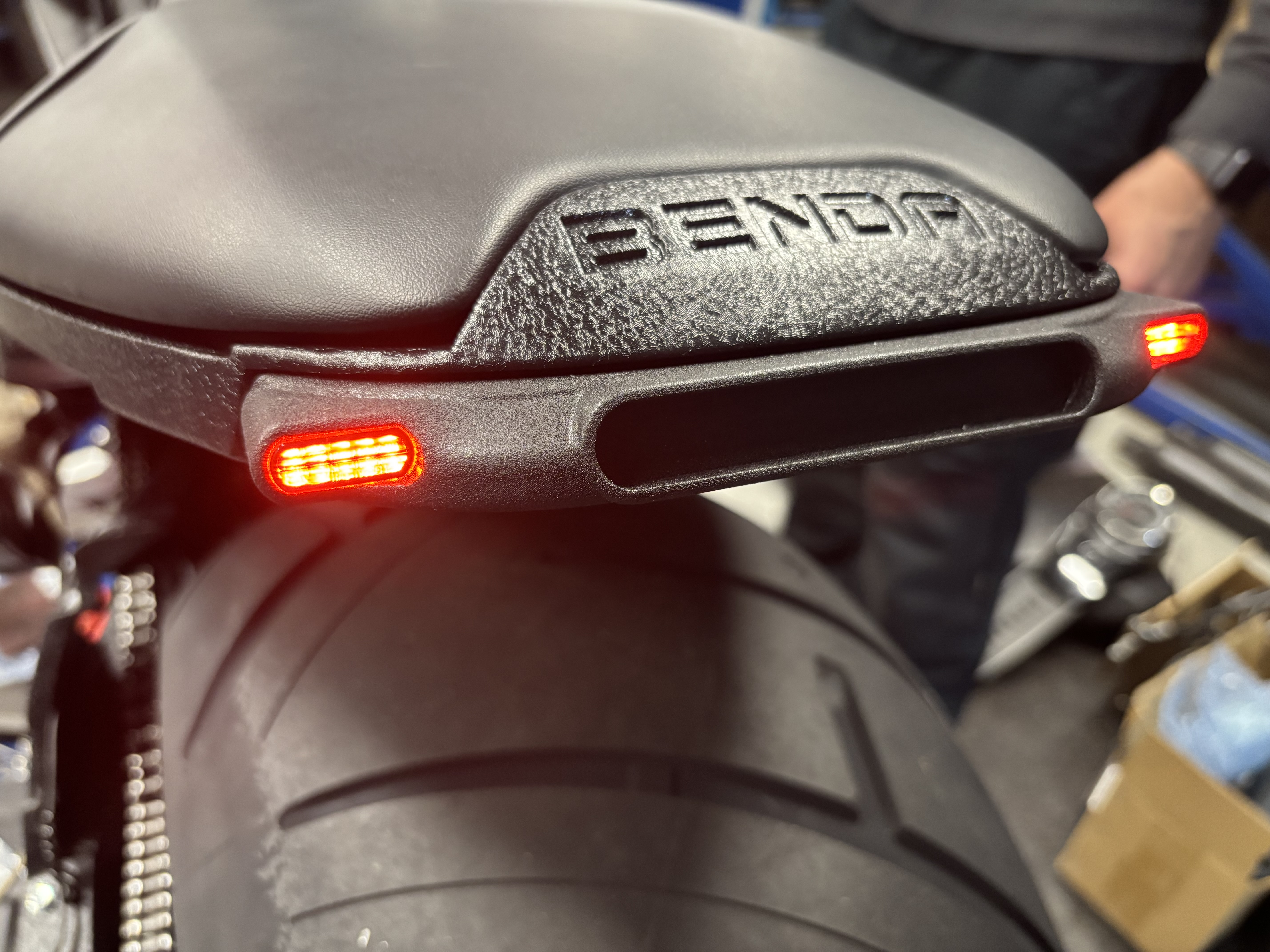 Eigenentwickelte Blinkerleiste für BENDA LFC 700 & LFC 700 PRO mit Fastline LED Lights (3in1: Rücklicht, Bremslicht & Blinker) Eigenentwickelte Blinkerleiste für BENDA LFC 700 & LFC 700 PRO mit Fastline LED Lights (3in1: Rücklicht, Bremslicht & Blinker)