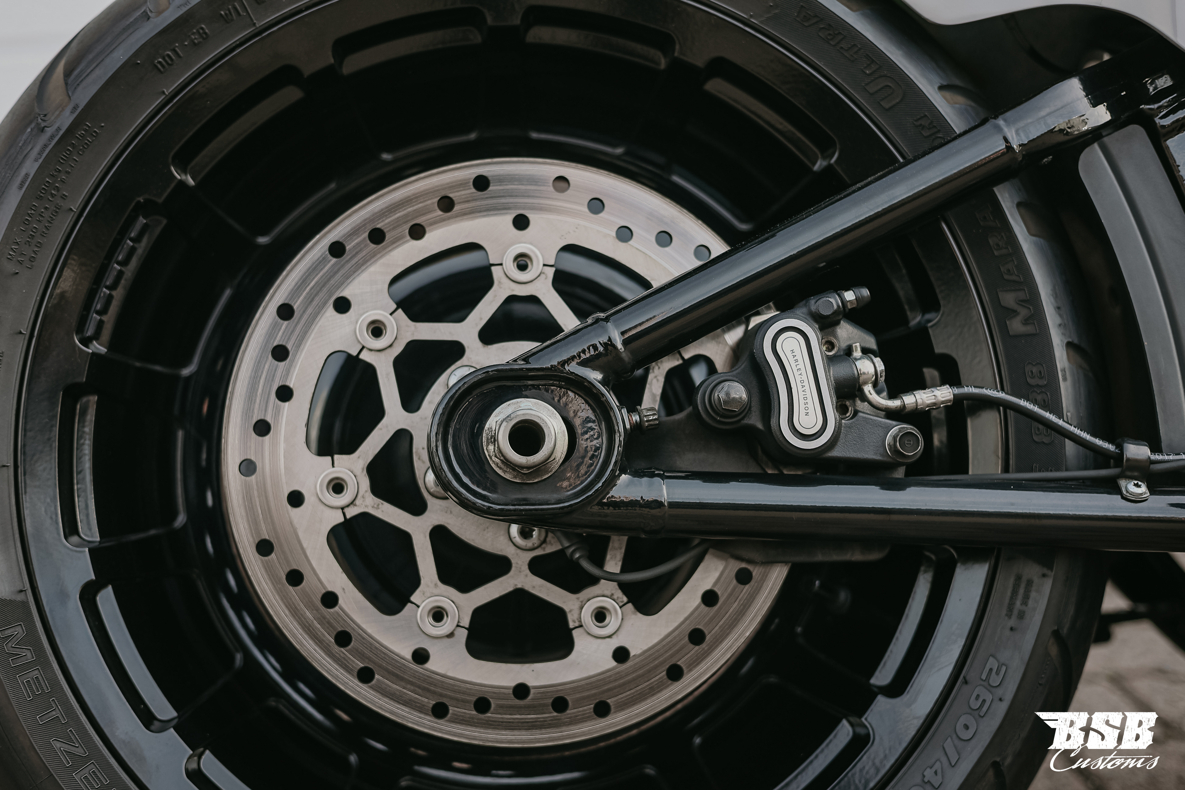 2018 Harley Davidson FAT BOY 107 CUI mit Umbau // Finanzierung ab 4,99% ohne Anzahlung möglich 