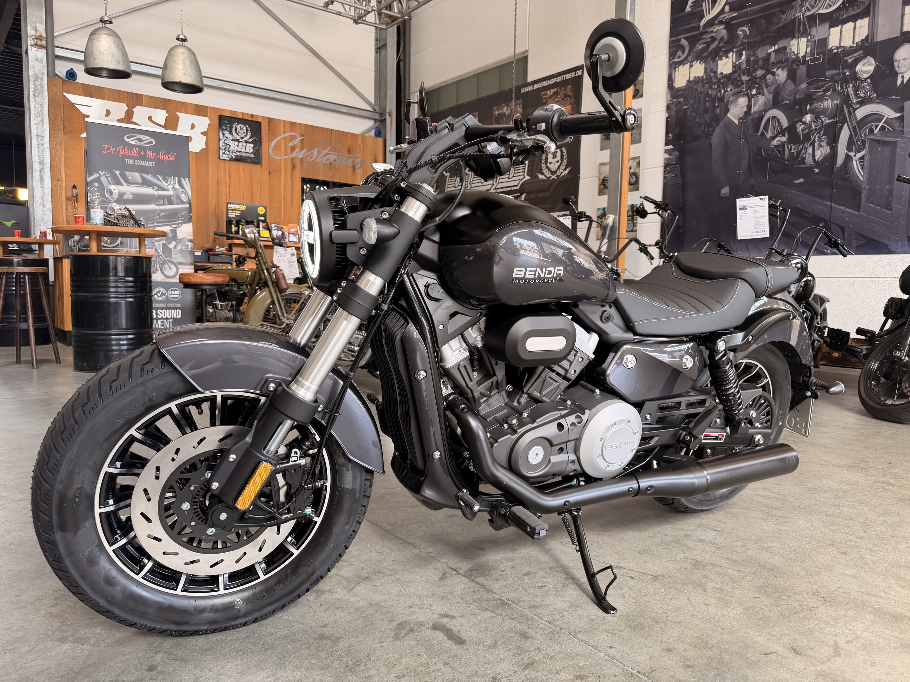 Benda ROCK 125 "SILBER" CUSTOM – CBS, LCD , Riemenantrieb,Wassergekühlt, 2 Zylinder-Doppelauspuff -  Sofort Verfügbar -  ab 3,-EUR / Tag finanzieren 