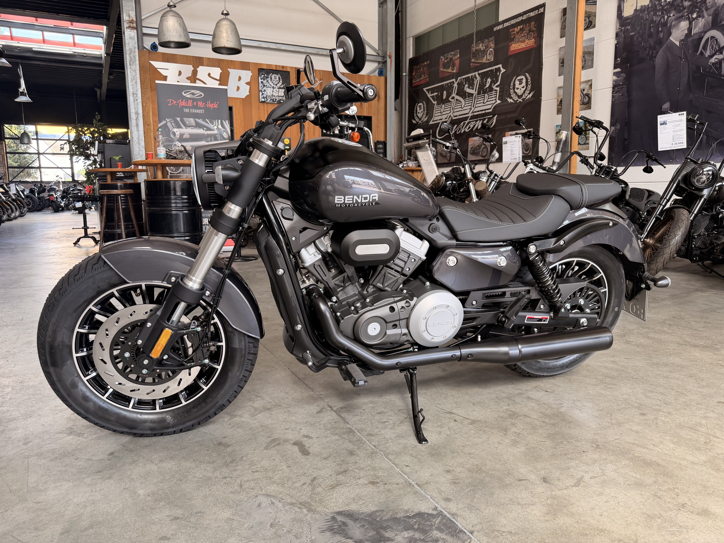 Benda ROCK 125 "SILBER" CUSTOM – CBS, LCD , Riemenantrieb,Wassergekühlt, 2 Zylinder-Doppelauspuff -  Sofort Verfügbar -  ab 3,-EUR / Tag finanzieren 