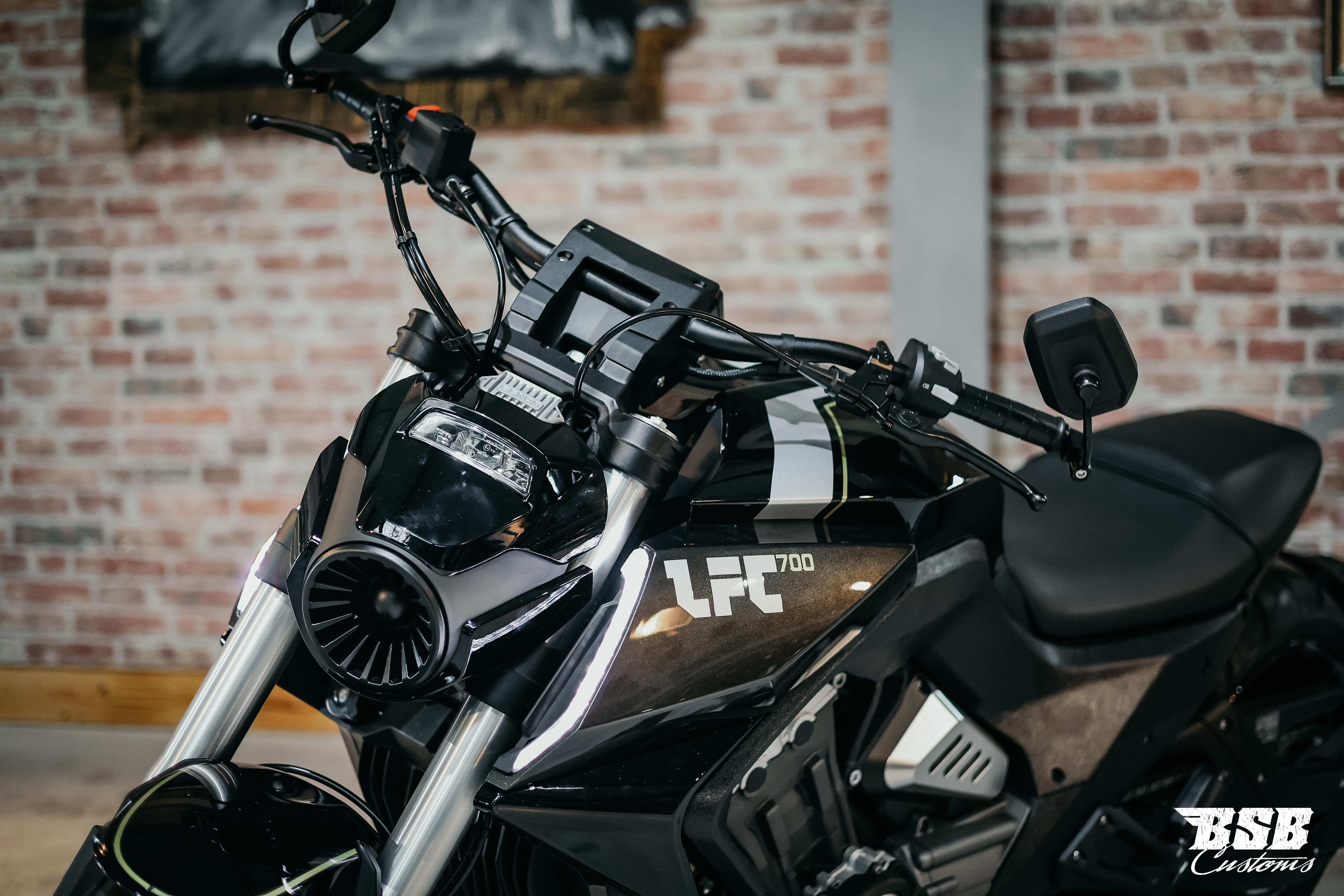 Benda LFC 700 – Der Power-Cruiser der Extraklasse 310-er Hi-Reifen, ABS / TFT/ Anti-Hopping Kupplung modifiziert by BSB Customs NEUFAHRZEUG!!! 