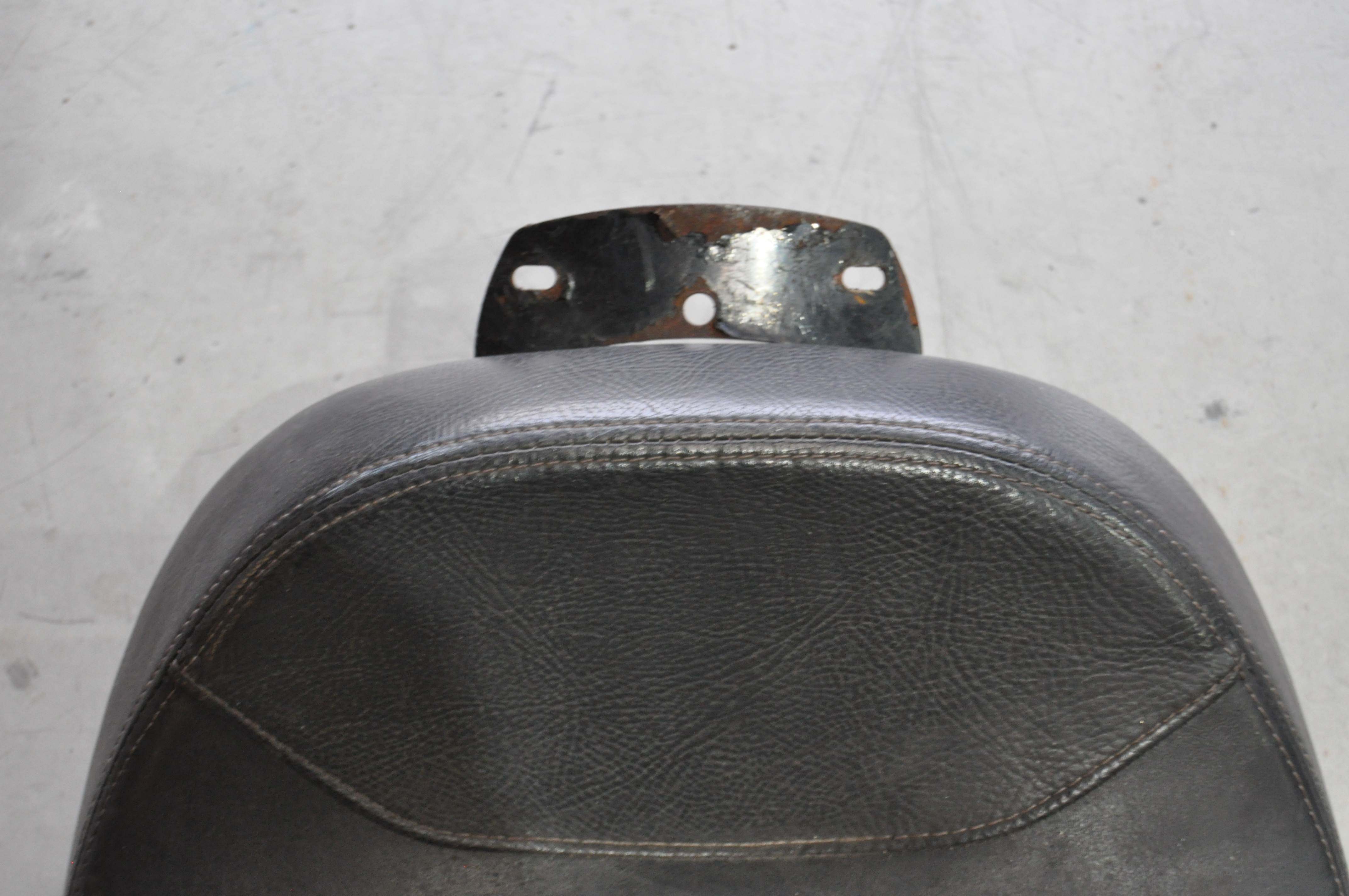 Harley-Davidson OEM Solo Seat – Gebraucht