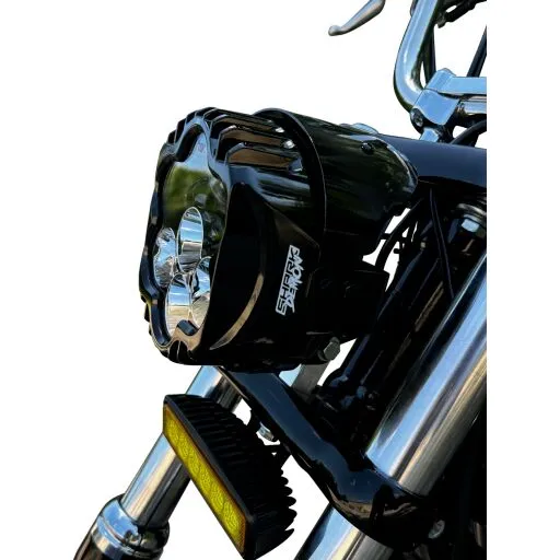 Custom Dynamics Shark Demon White LED Scheinwerfer ECE mit Pedestal Mount für Harley-Davidson Road King ab Baujahr 2014