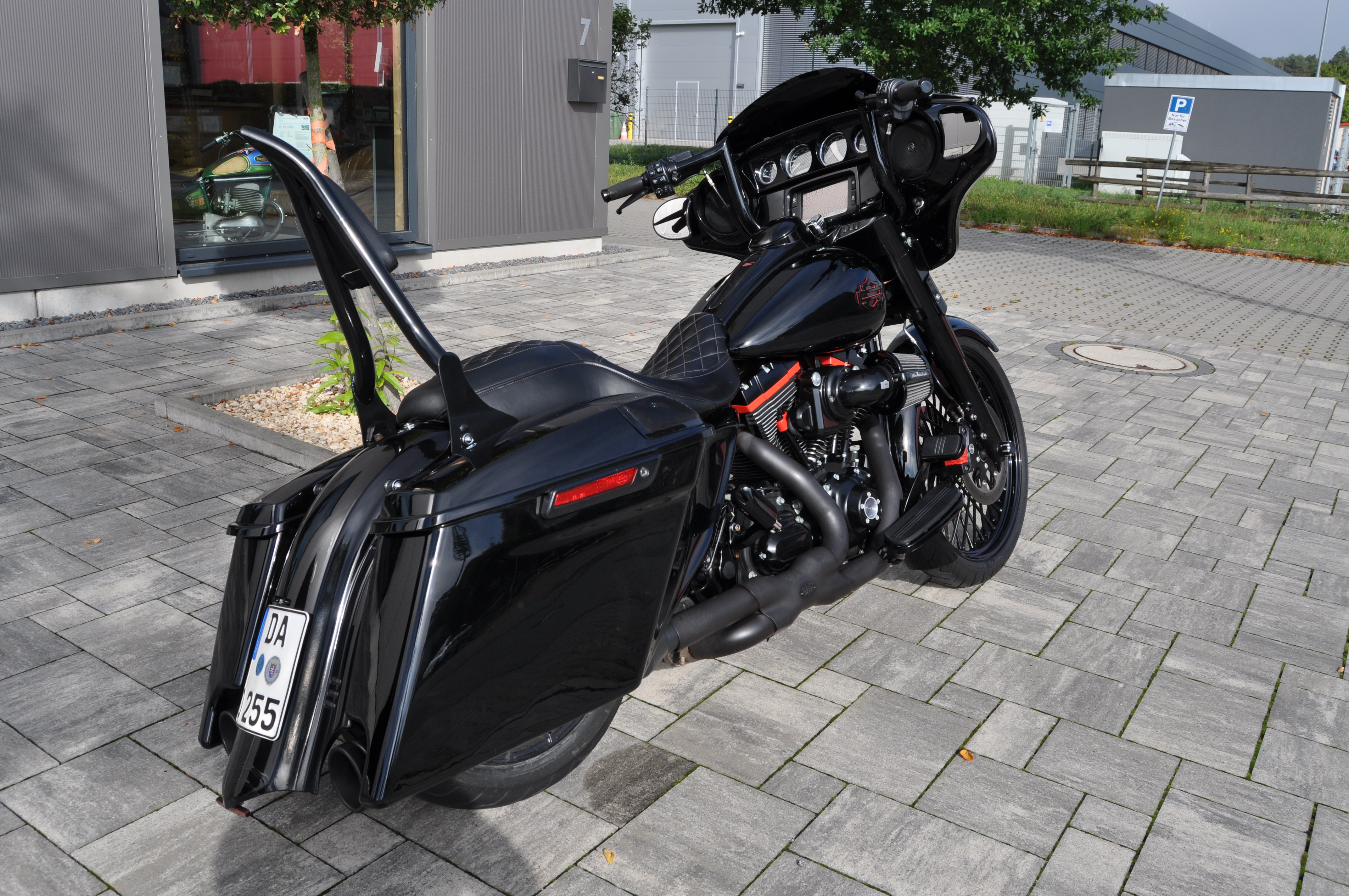 2014 Harley Davidson FLHXS Street Glide Spezial - ABS - 23" FAT SPOKE - Kess Tech ... Finanzierung ab 5,99% möglich 