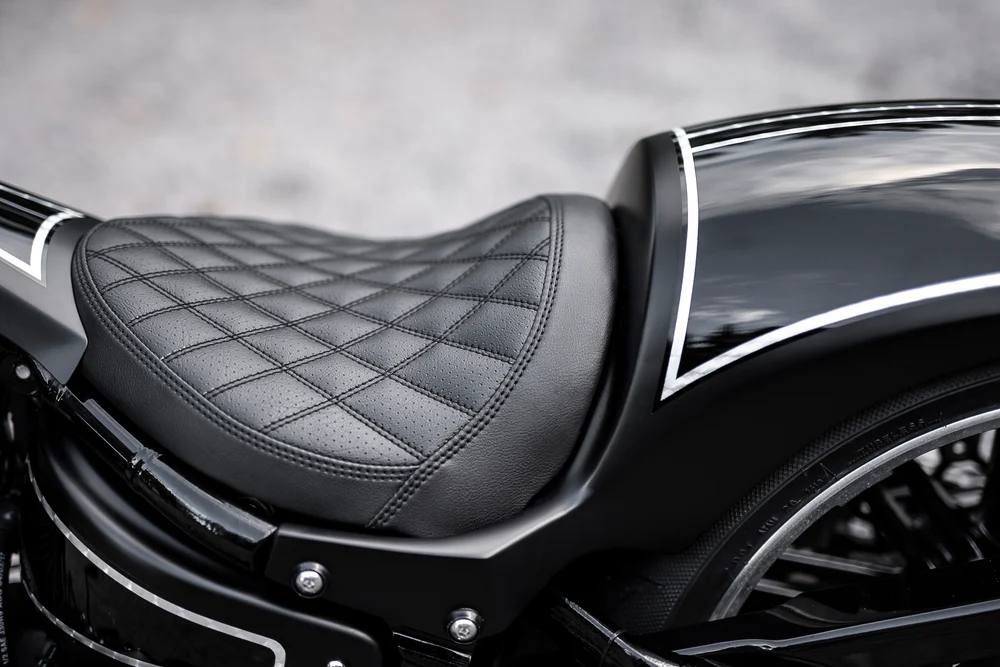 Sitzbank "Diamond" für Killer Custom "Fat Racer" Softail Heckfender 2018-2025 Sitzbank "Diamond" für Killer Custom "Fat Racer" Softail Heckfender 2018-2025