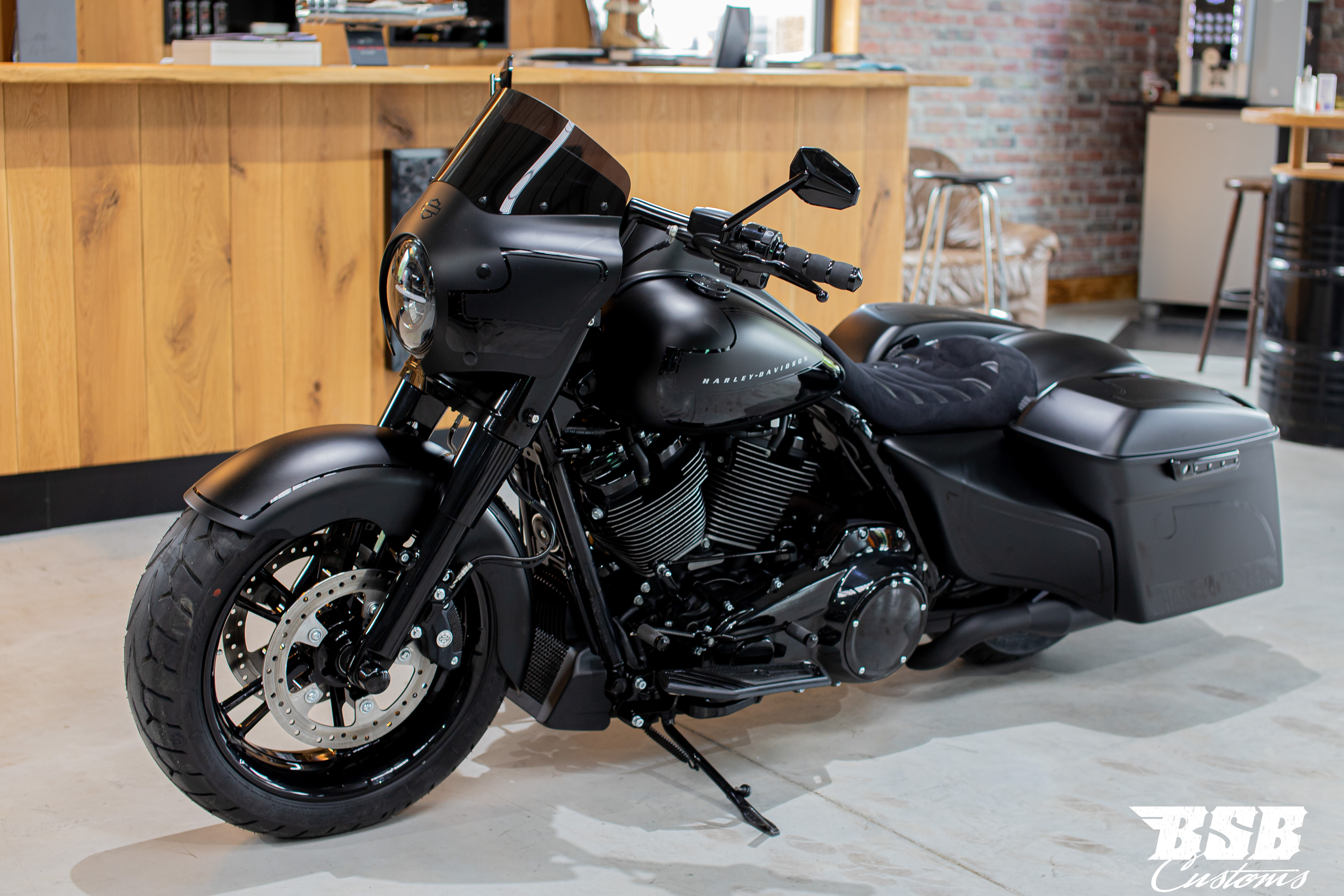 2017 FLHR Road KING M8 Custom Umbau mit Jekill & Hyde Anlage / THunderbike Luftfilter und vieles mehr ... Finanzierung möglich 
