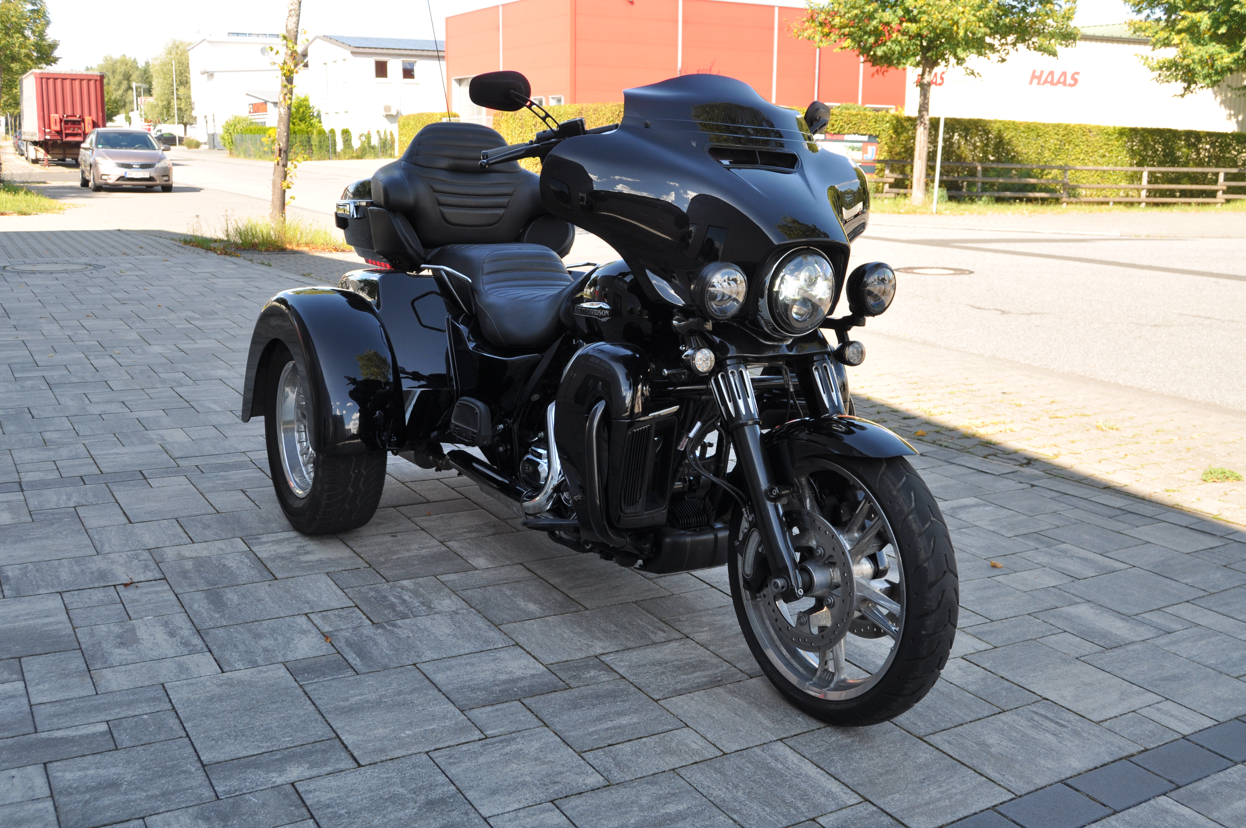 2016 Harley Davidson TRIKE FLHTCUTG Top Zustand erst 12615 km Fanzierung möglich 