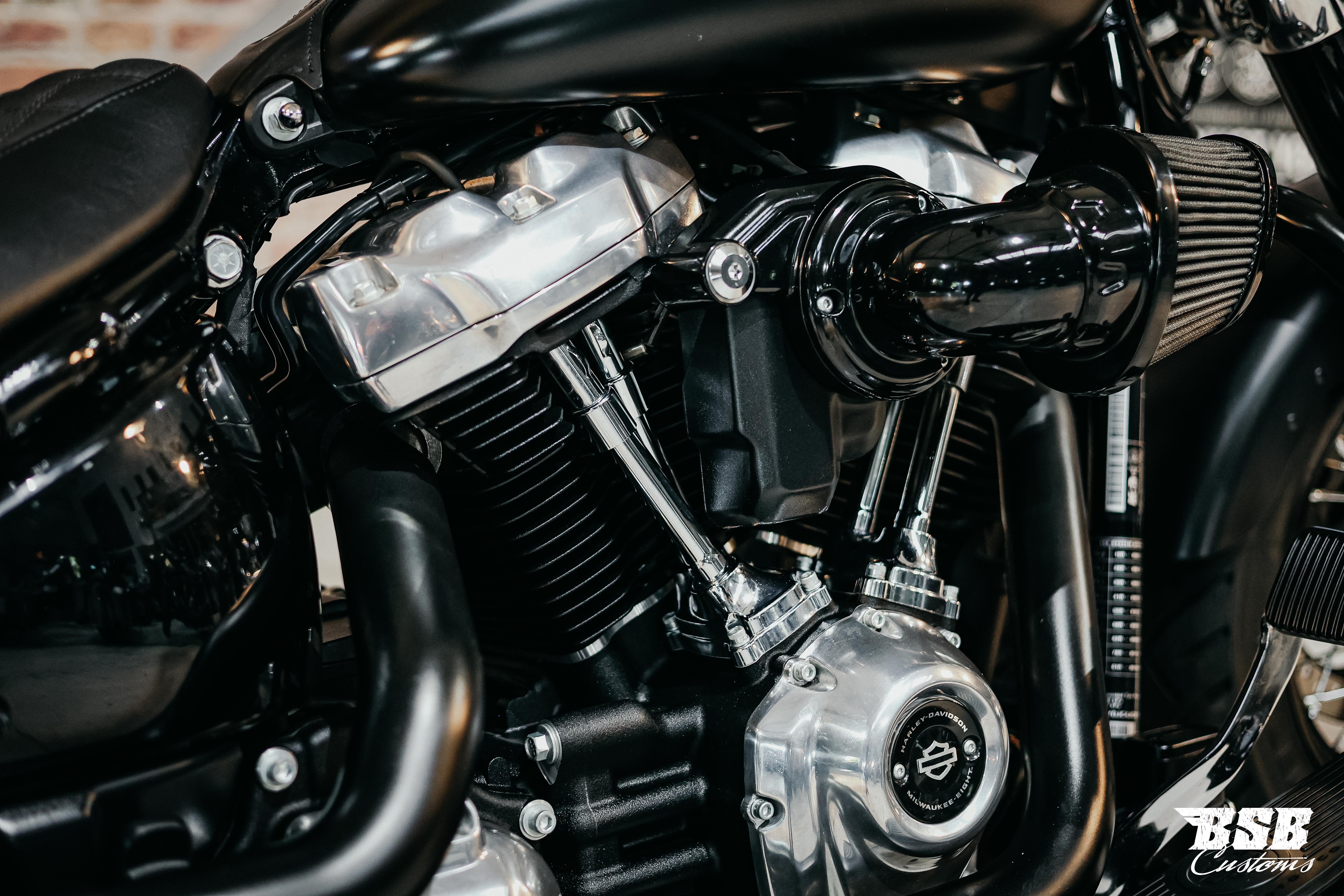 Harley Davidson FLSL Softail Slim M8 107 | Jekill & Hyde | Garantie ...  Finanzierung ab 5,99% möglich 