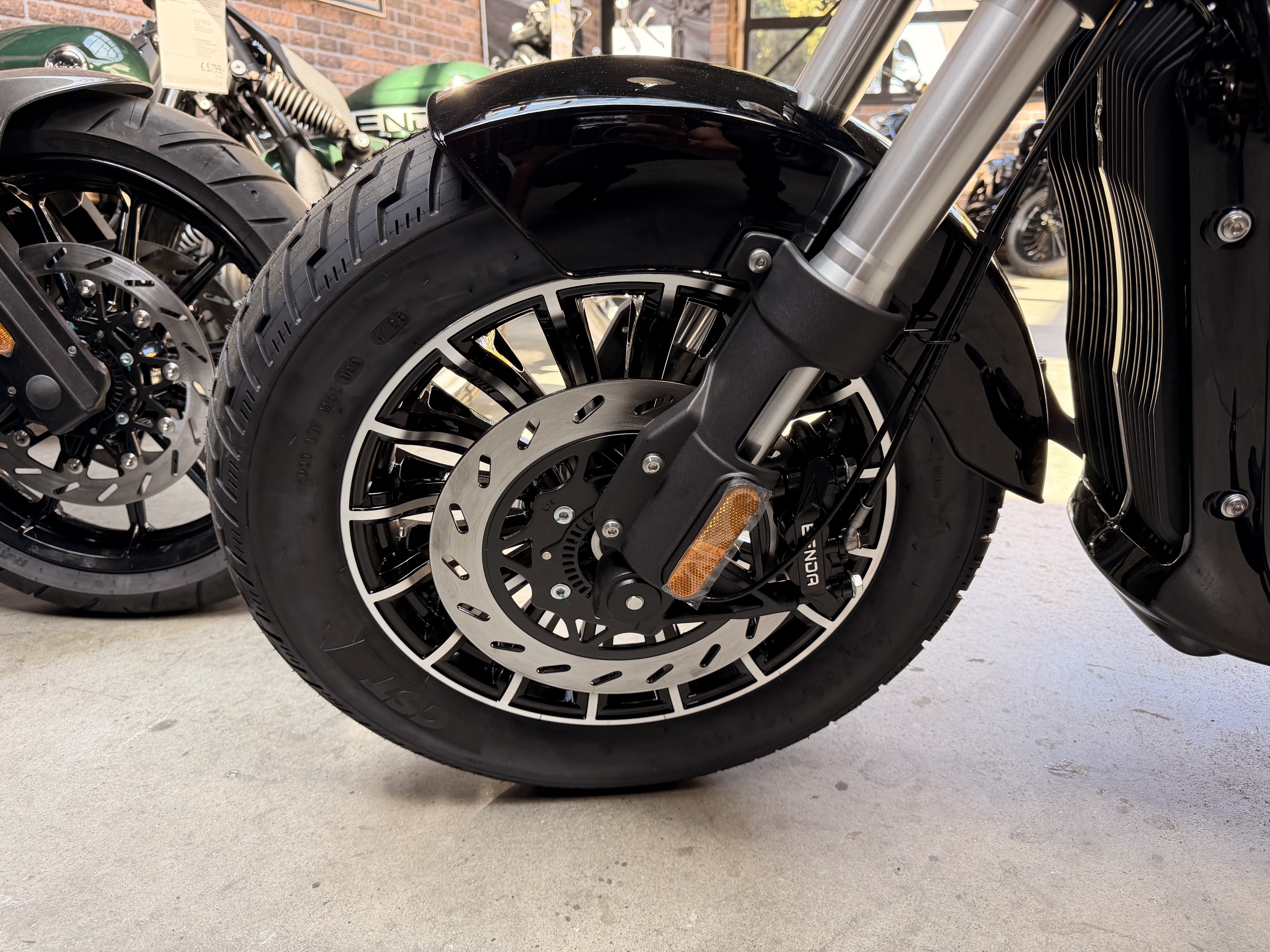 Benda ROCK 300 "BLACK" – ABS, LCD , Riemenantrieb,Wassergekühlt, 2 Zylinder-Doppelauspuff -  Sofort Verfügbar -  ab 4,-EUR / Tag finanzieren  