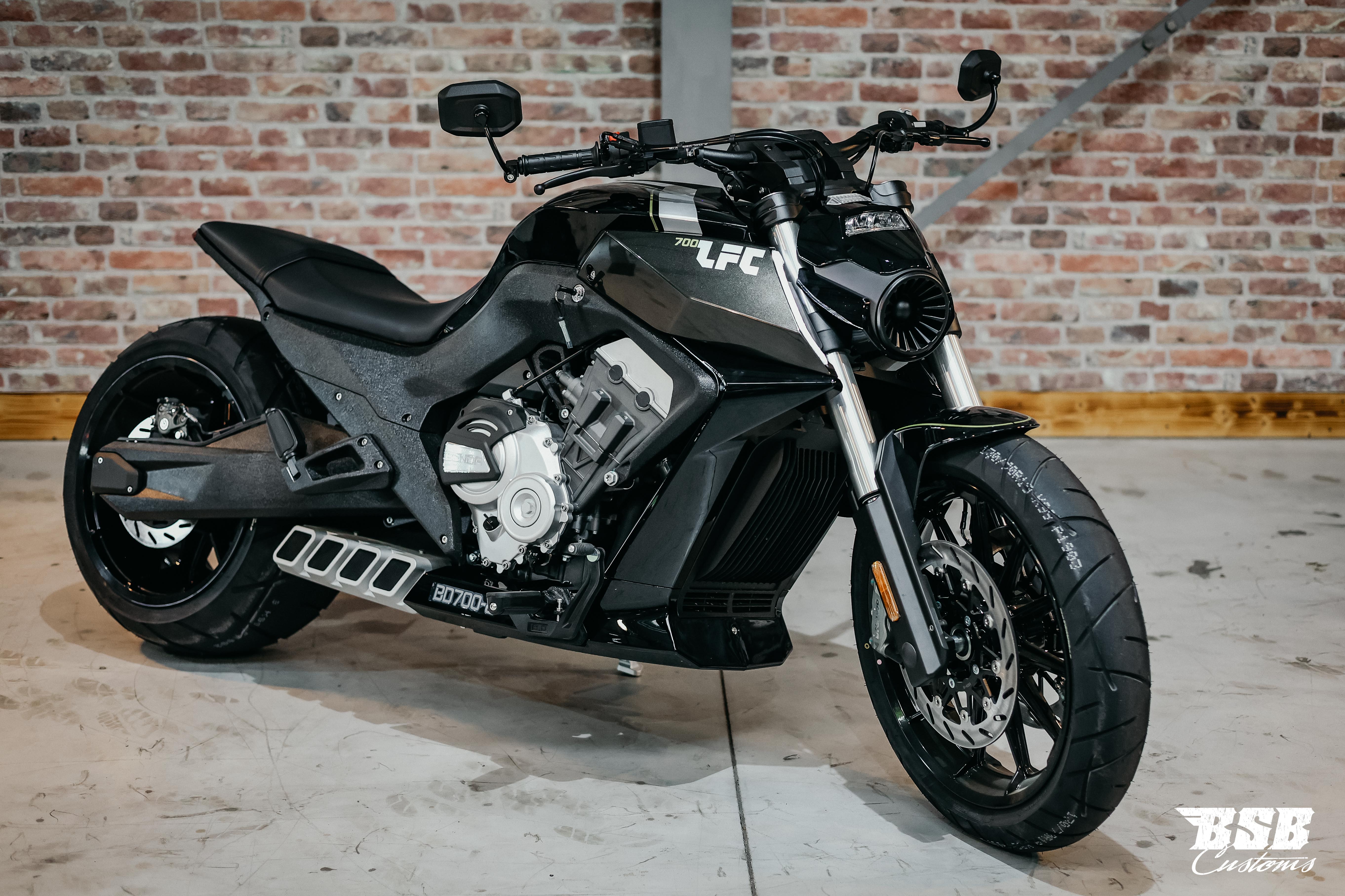 Benda LFC 700 – Der Power-Cruiser der Extraklasse 310-er Hi-Reifen, ABS / TFT/ Anti-Hopping Kupplung modifiziert by BSB Customs NEUFAHRZEUG!!! 