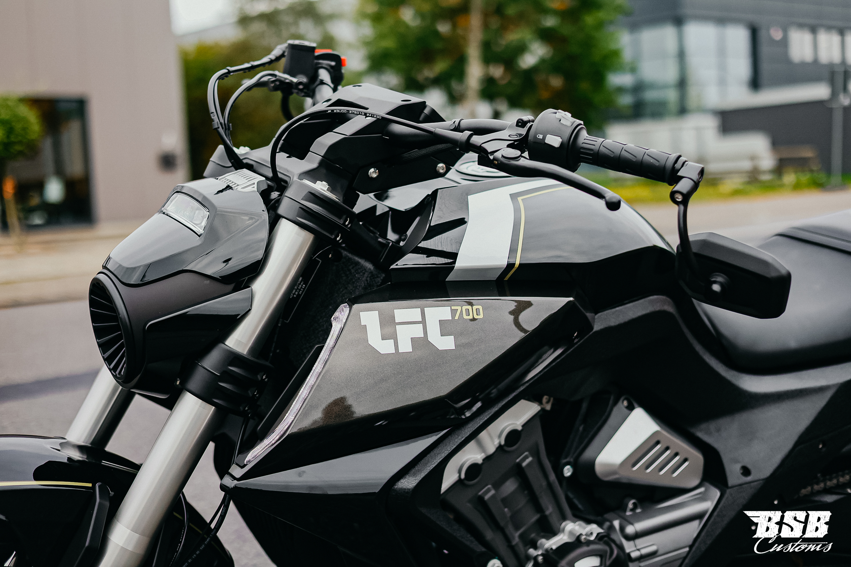 Benda LFC 700 – Der Power-Cruiser der Extraklasse 310-er Hi-Reifen, ABS / TFT/ Anti-Hopping Kupplung modifiziert by BSB Customs NEUFAHRZEUG!!! 