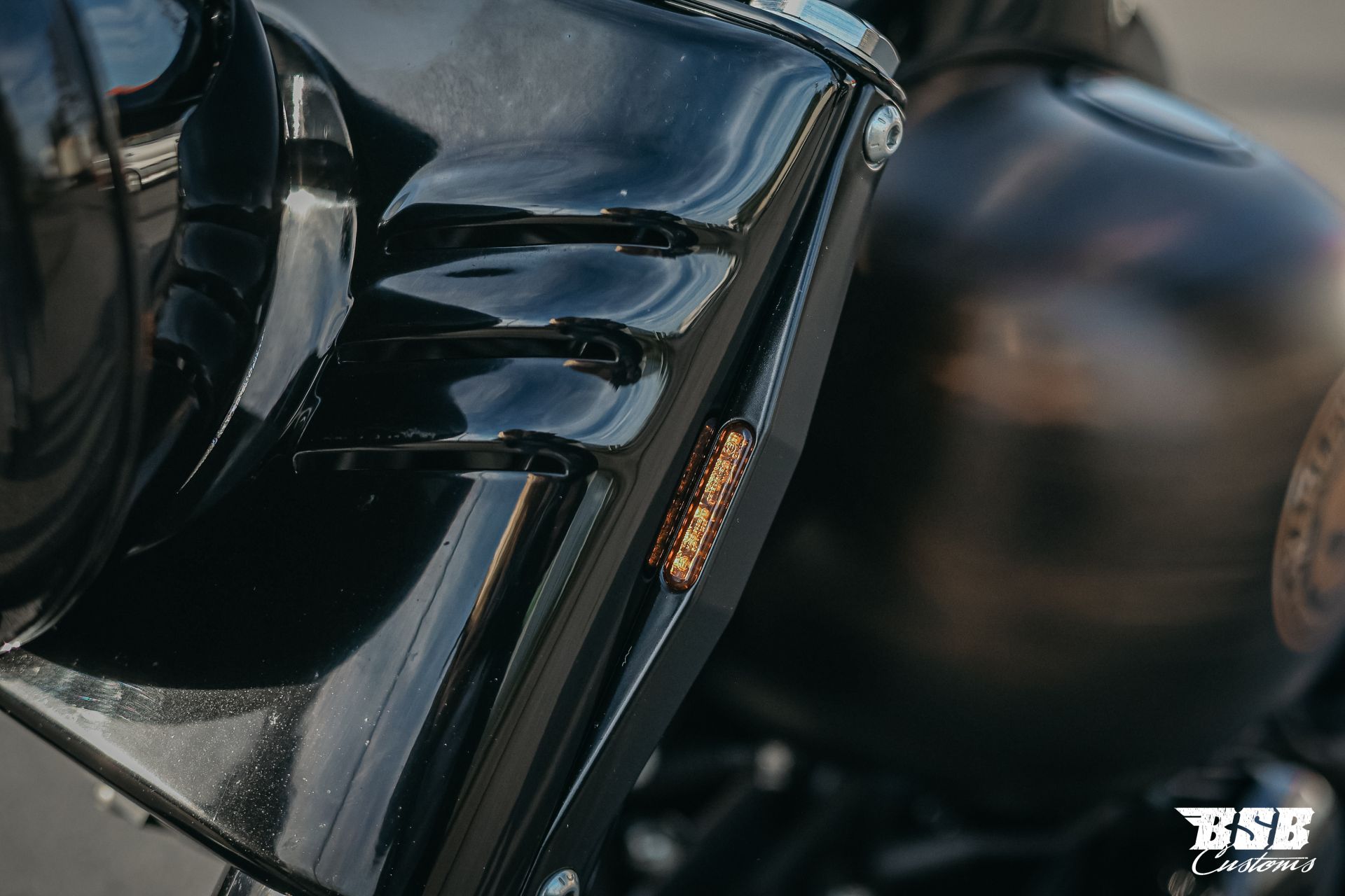 Stash 21 Blinker für Harley Davidson Softail & Fat Boy Big Twin 1993-2017 schwarz glanz / eloxiert / poliert 
