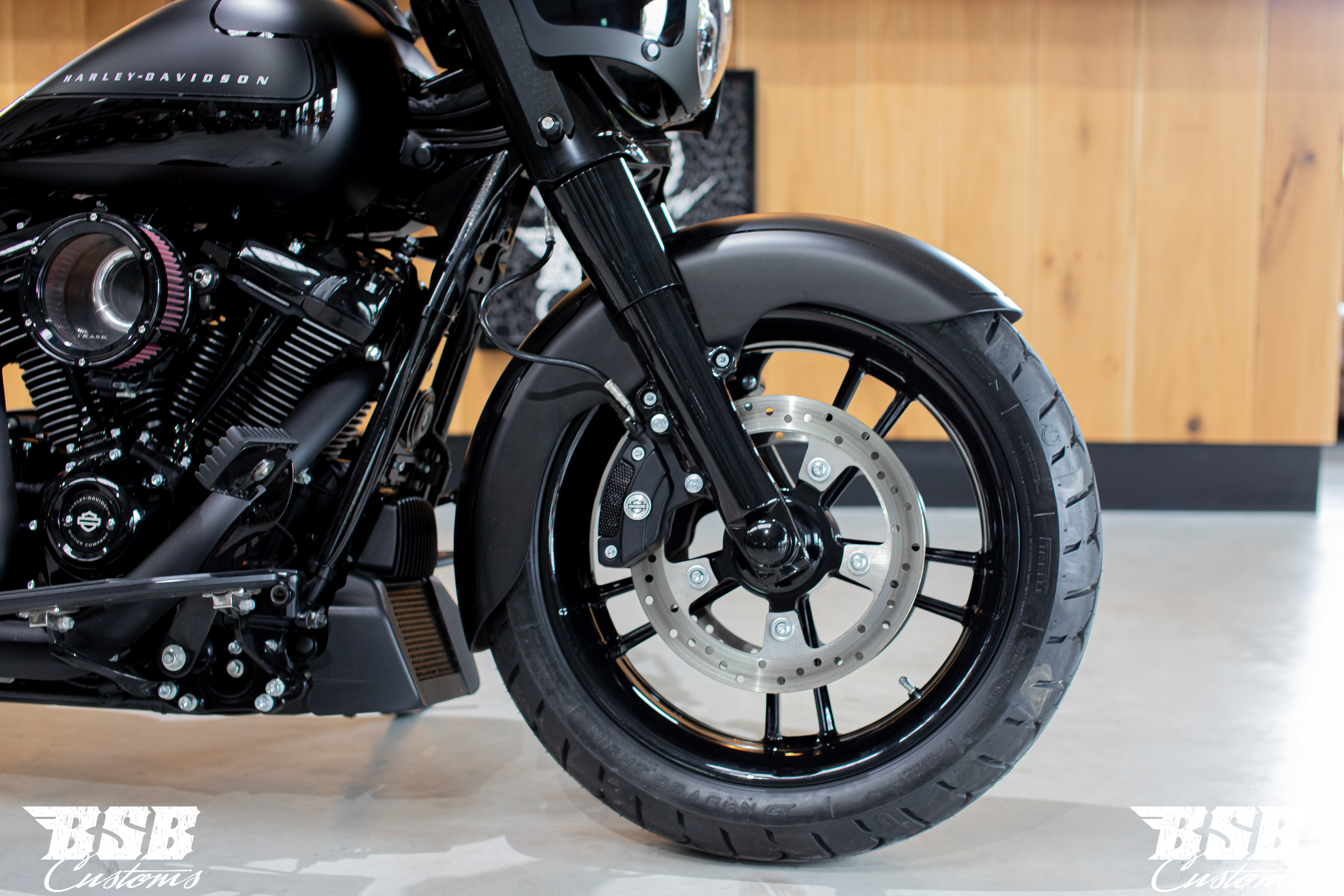 2017 FLHR Road KING M8 Custom Umbau mit Jekill & Hyde Anlage / THunderbike Luftfilter und vieles mehr ... Finanzierung möglich 