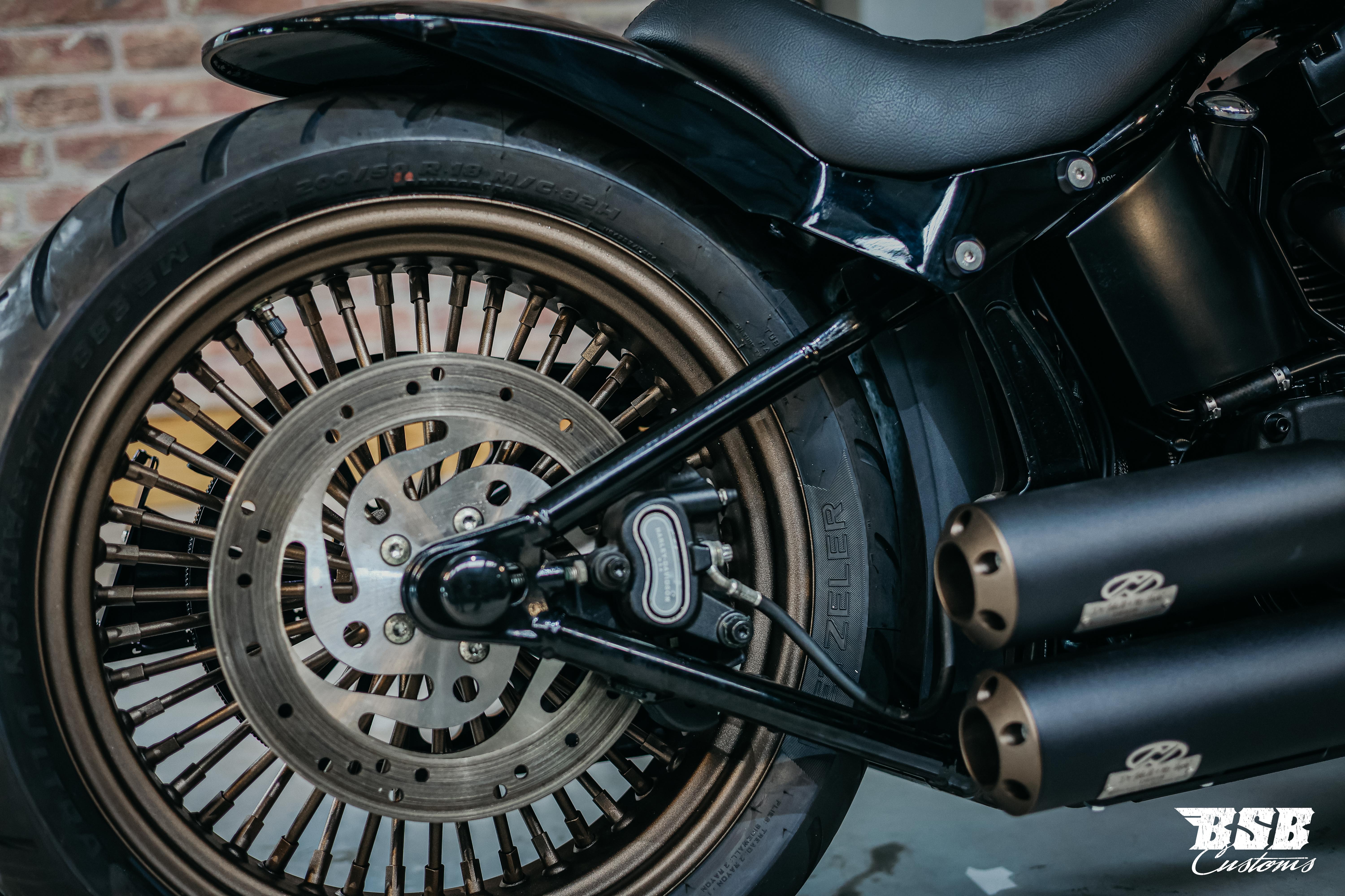2011 Harley Davidson FLSTC Heritage Softail,viele Extras wie Jekil&Hyde / FAT SPOKE / Airbrush / Ape Hanger ...  Finanzierung möglich 