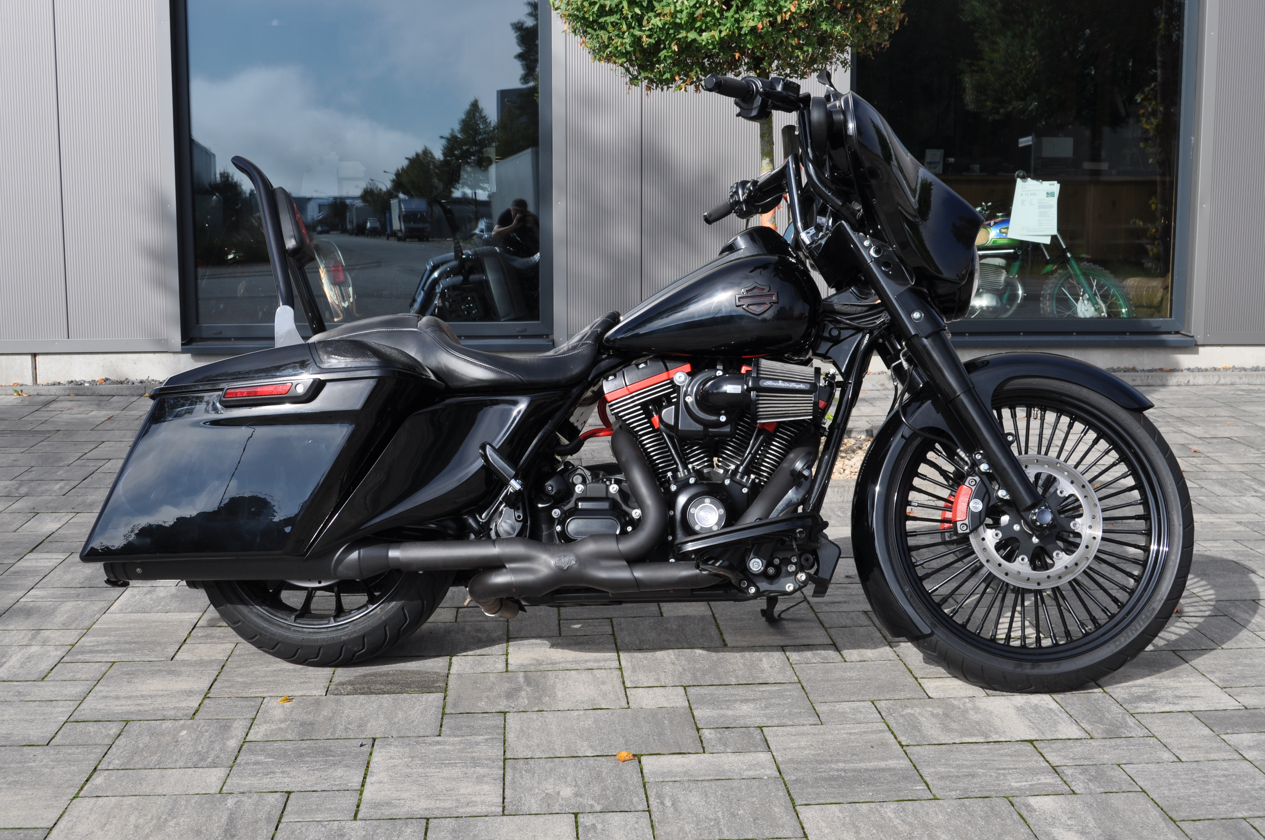 2014 Harley Davidson FLHXS Street Glide Spezial - ABS - 23" FAT SPOKE - Kess Tech ... Finanzierung ab 5,99% möglich 