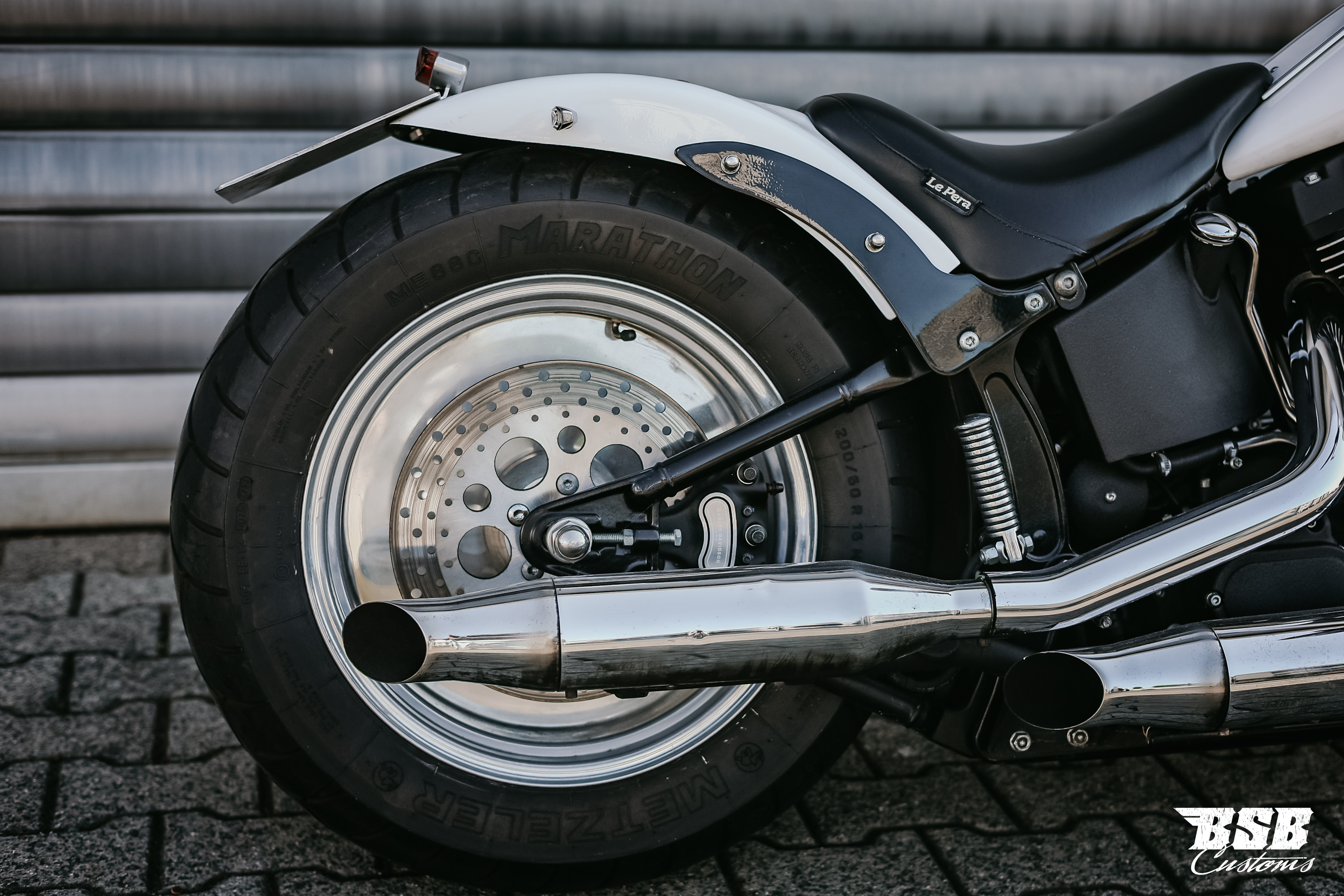 2000 Harley Davidson FXSTB Night Train mit "VERGASER" mit vielen Extras + 12 Monate Garantie 