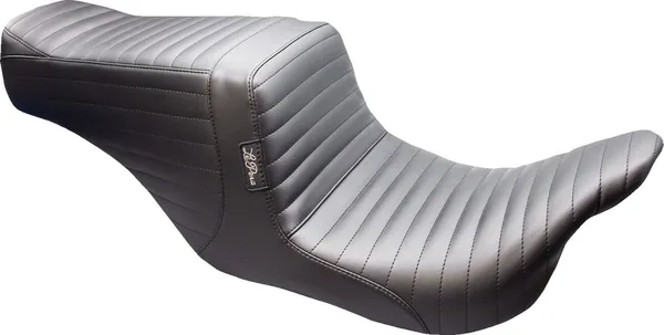 Tailwhip UpFront Pleated Seat – passend für Harley-Davidson Touring 2008–2023 (außer 2023 CVO)