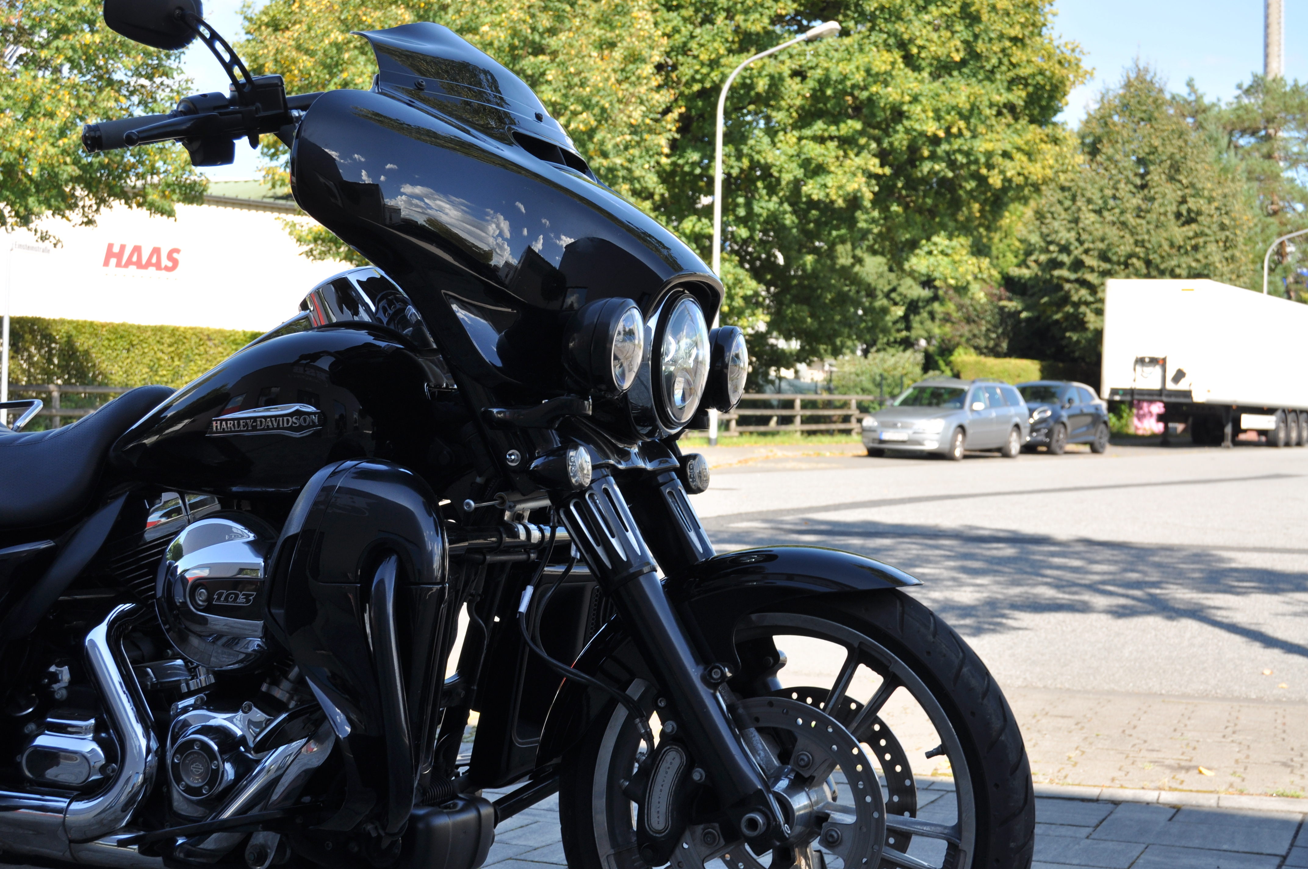 2016 Harley Davidson TRIKE FLHTCUTG Top Zustand erst 12615 km Fanzierung möglich 
