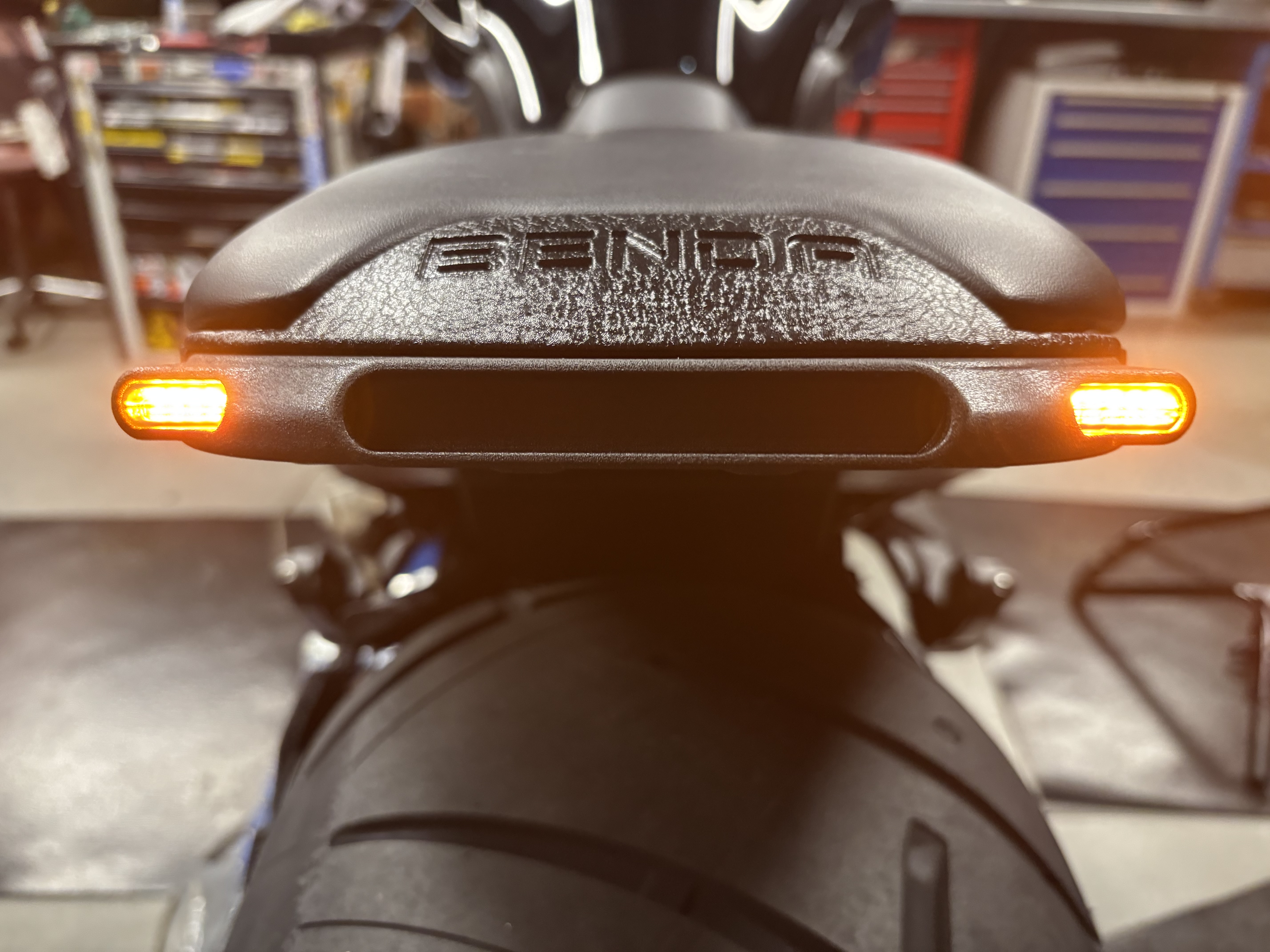 Eigenentwickelte Blinkerleiste für BENDA LFC 700 & LFC 700 PRO mit Fastline LED Lights (3in1: Rücklicht, Bremslicht & Blinker) Eigenentwickelte Blinkerleiste für BENDA LFC 700 & LFC 700 PRO mit Fastline LED Lights (3in1: Rücklicht, Bremslicht & Blinker)