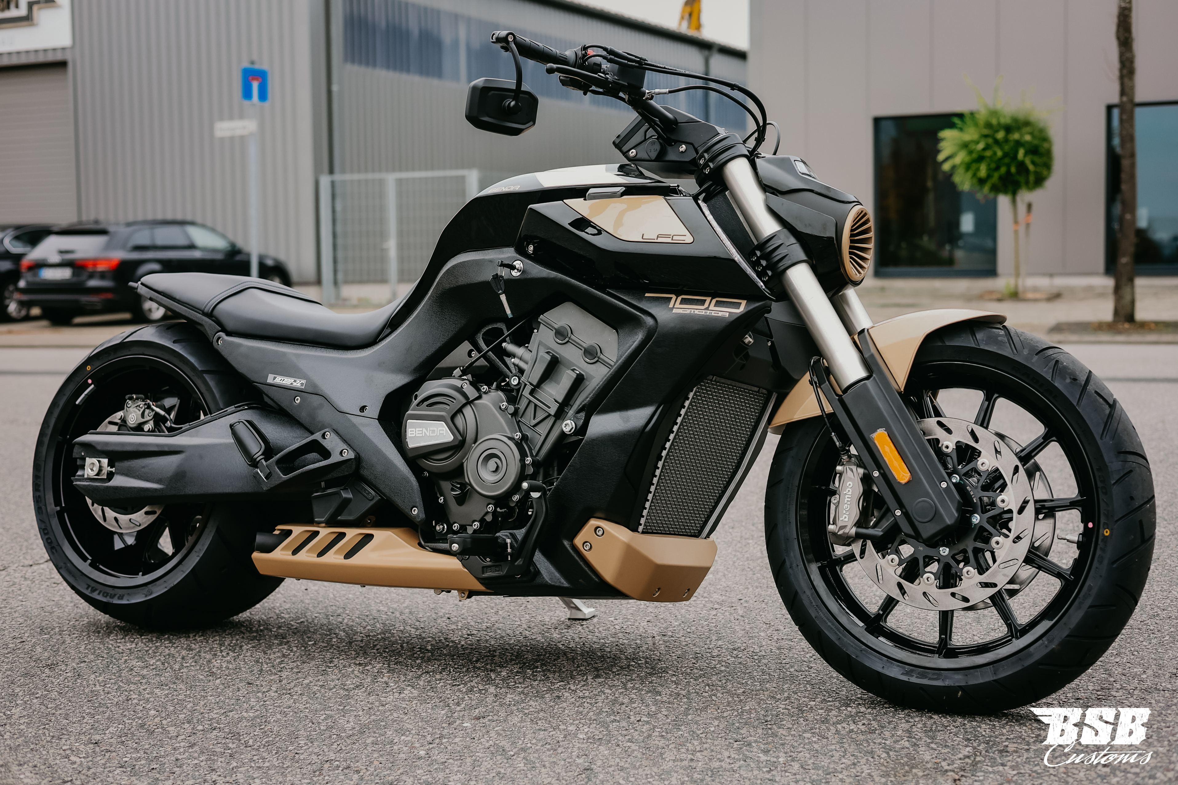 Benda LFC 700 Pro– Airride -300-er Hi-Reifen, ABS / TFT/ Anti-Hopping Kupplung modifiziert, SCHWARZ / GOLD,  NEUFAHRZEUG!!! 