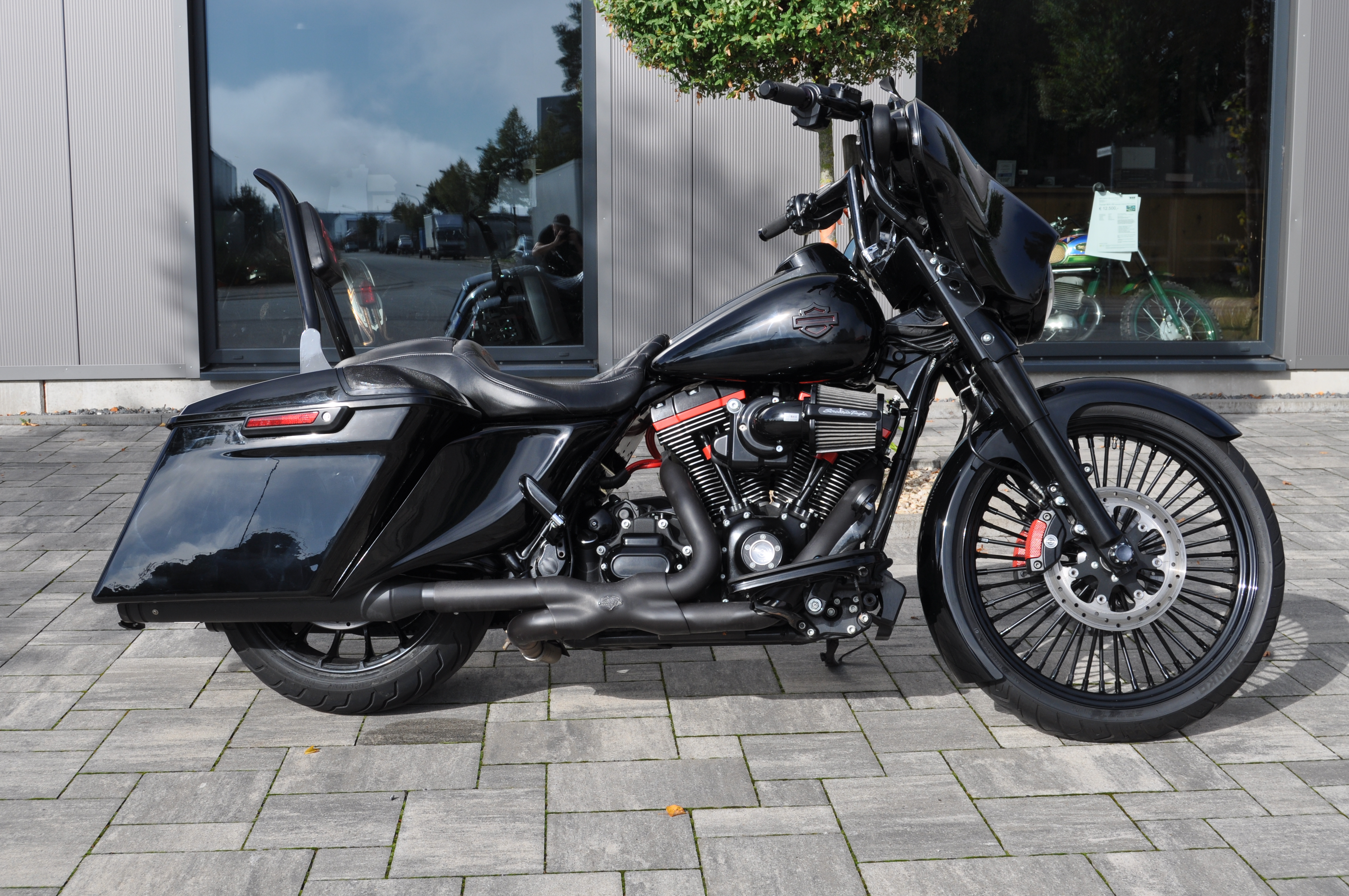 2014 Harley Davidson FLHXS Street Glide Spezial - ABS - 23" FAT SPOKE - Kess Tech ... Finanzierung ab 5,99% möglich 