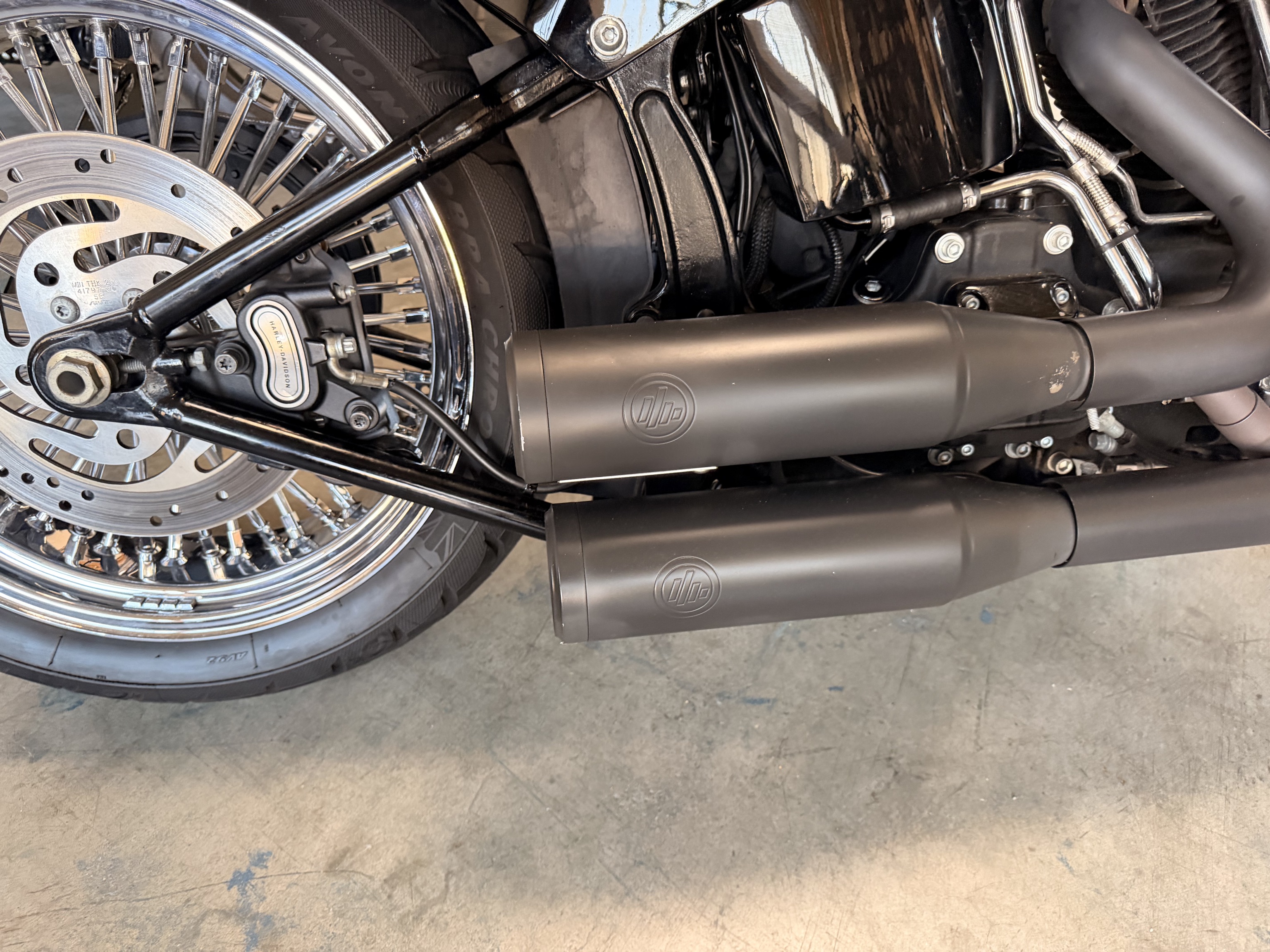 2015 Harley Davidson FLS Softail Slim  /// TOP UMBAU /// Kess TechAnlage // Airbrush-Lackierung //   Finanzierung möglich   