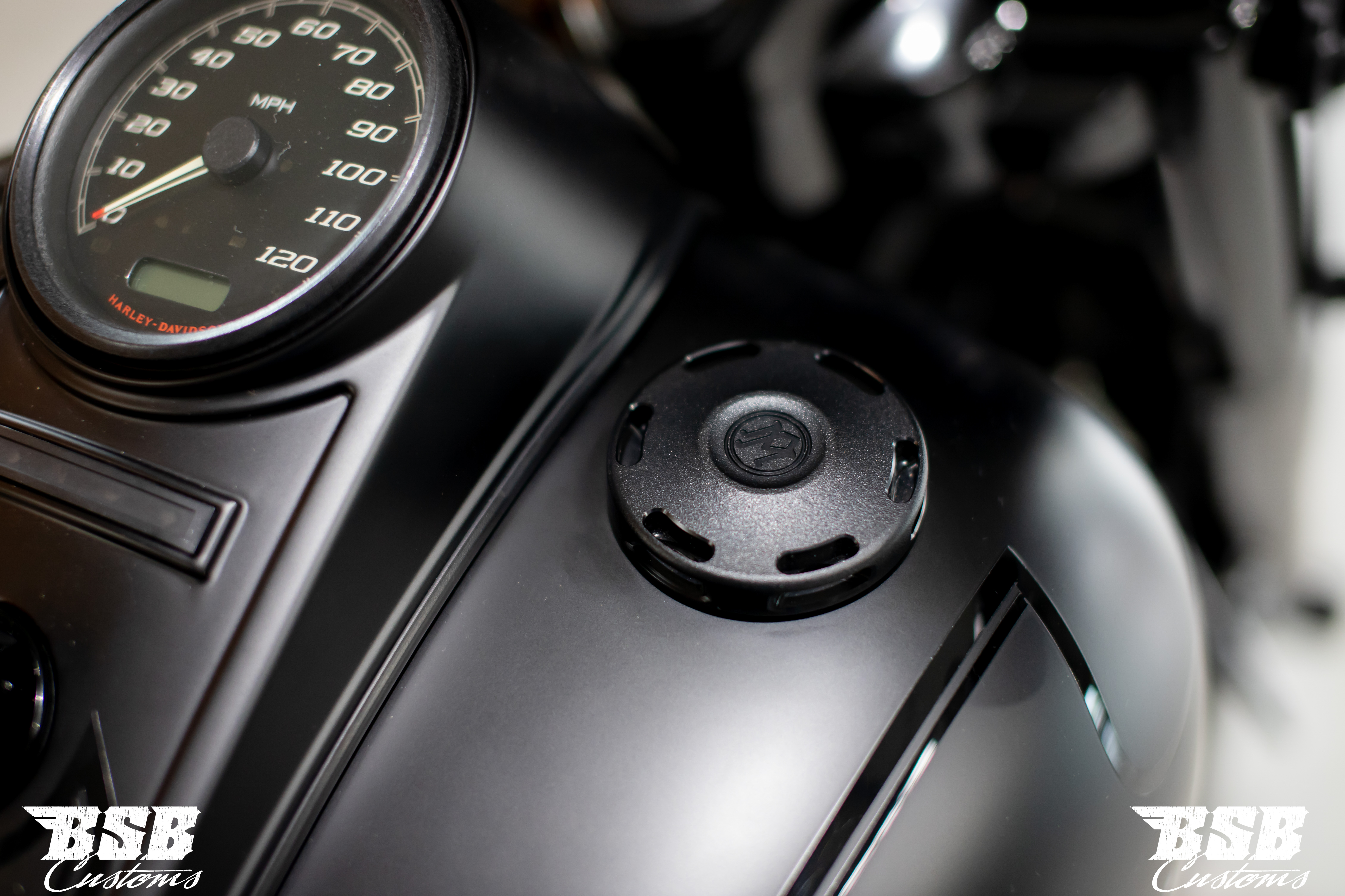 2017 FLHR Road KING M8 Custom Umbau mit Jekill & Hyde Anlage / THunderbike Luftfilter und vieles mehr ... Finanzierung möglich 
