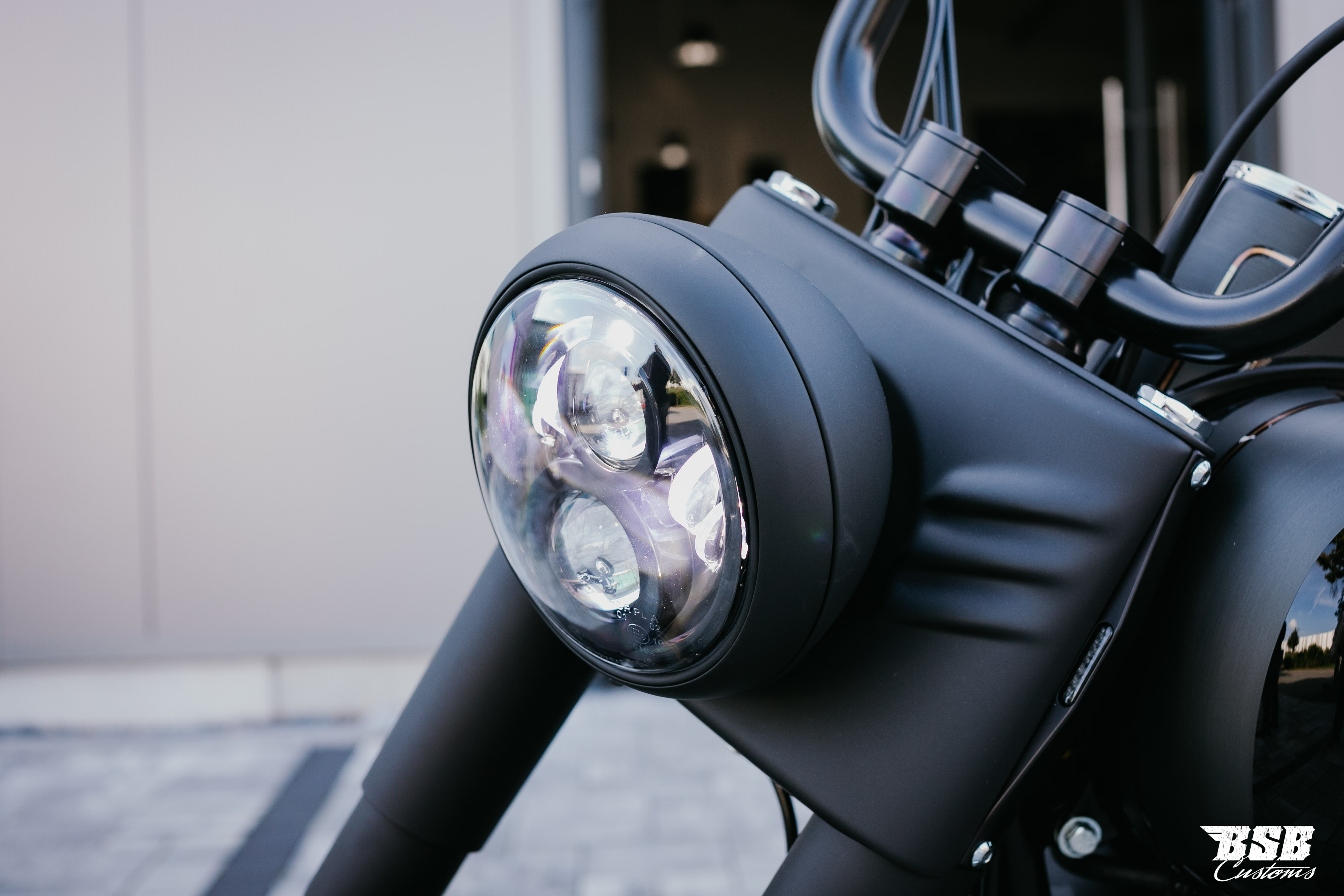 LED Scheinwerfer 7" schwarz, Standlicht, E-Zulassung für FAT BOY M8 107 Milwaukee Eight