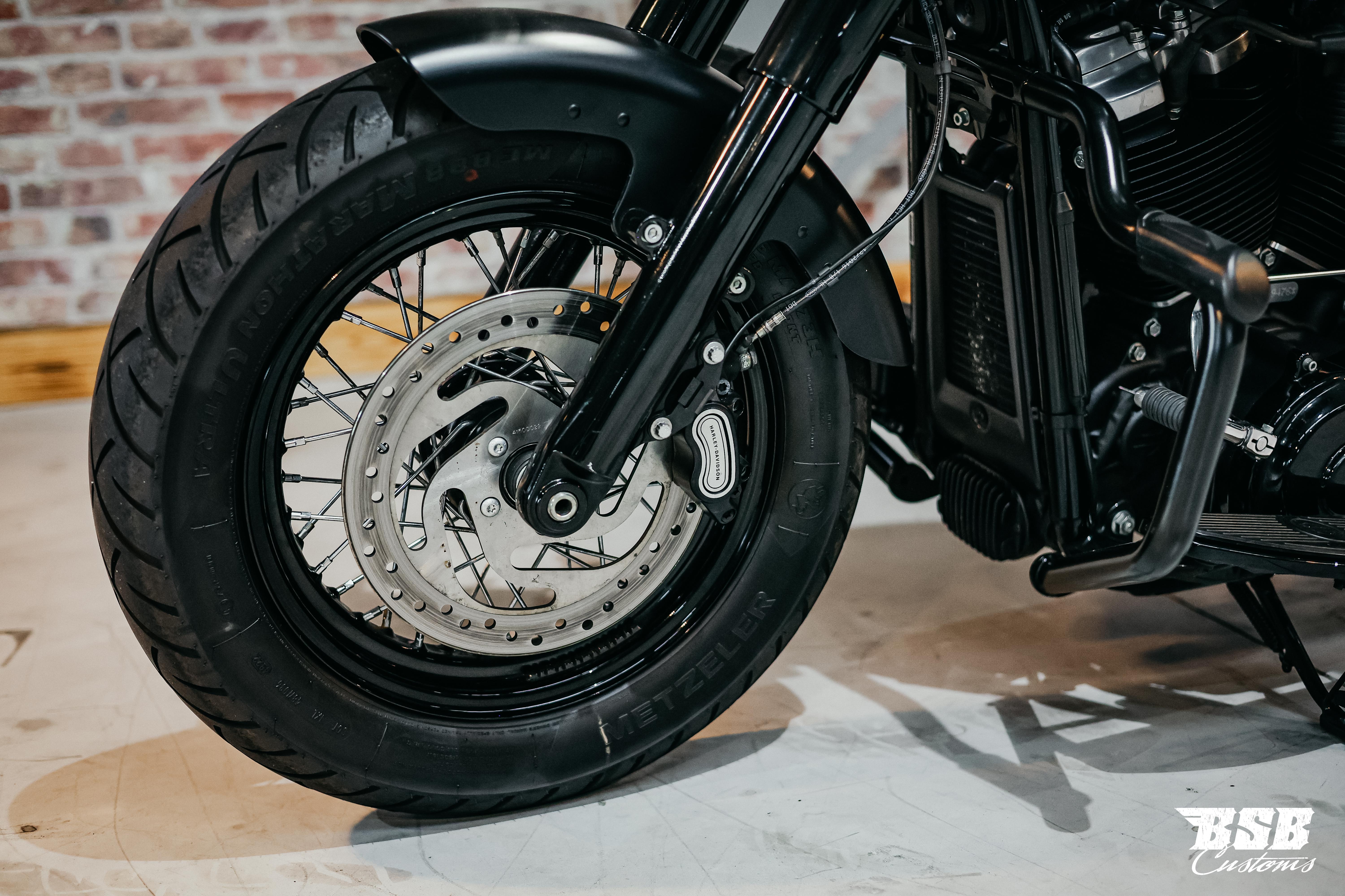 Harley Davidson FLSL Softail Slim M8 107 | Jekill & Hyde | Garantie ...  Finanzierung ab 5,99% möglich 