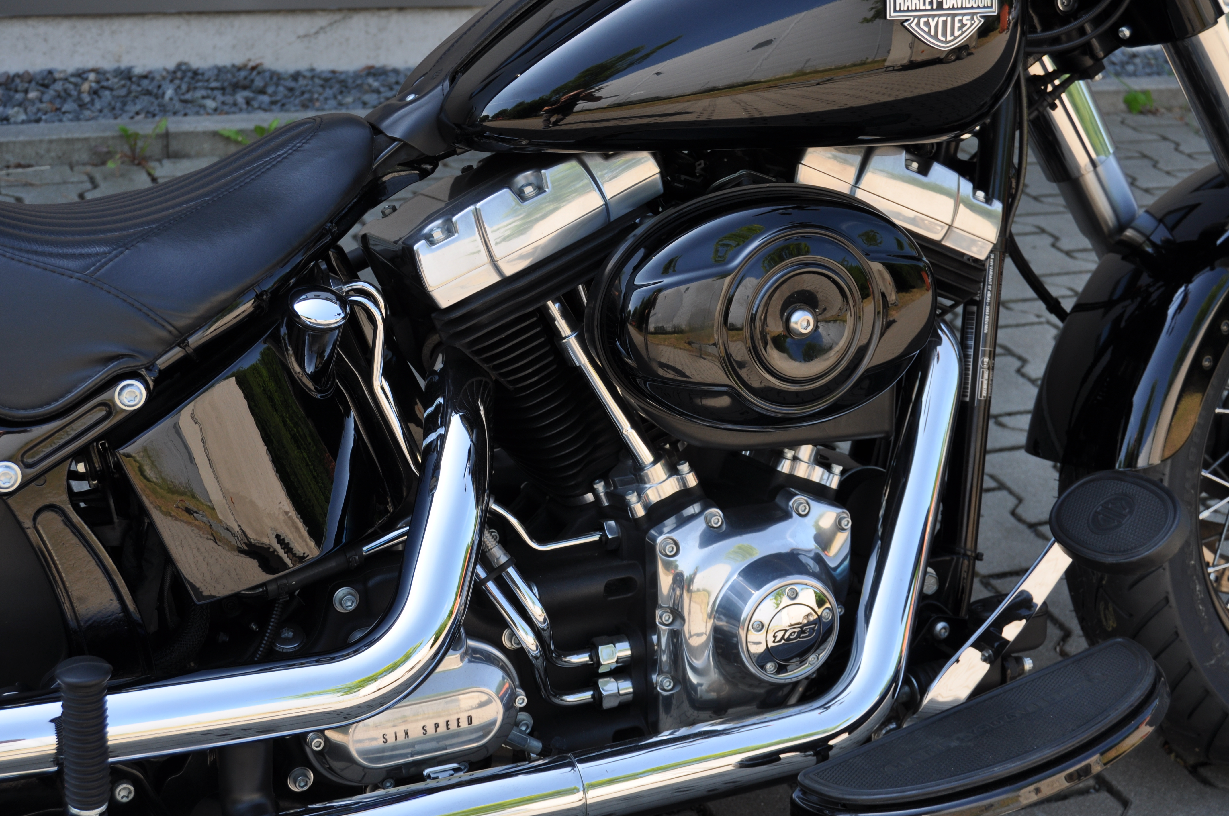 2012  Harley Davidson Softail SLIM  originaler Zustand mit nagelneuen Reifen und Service 