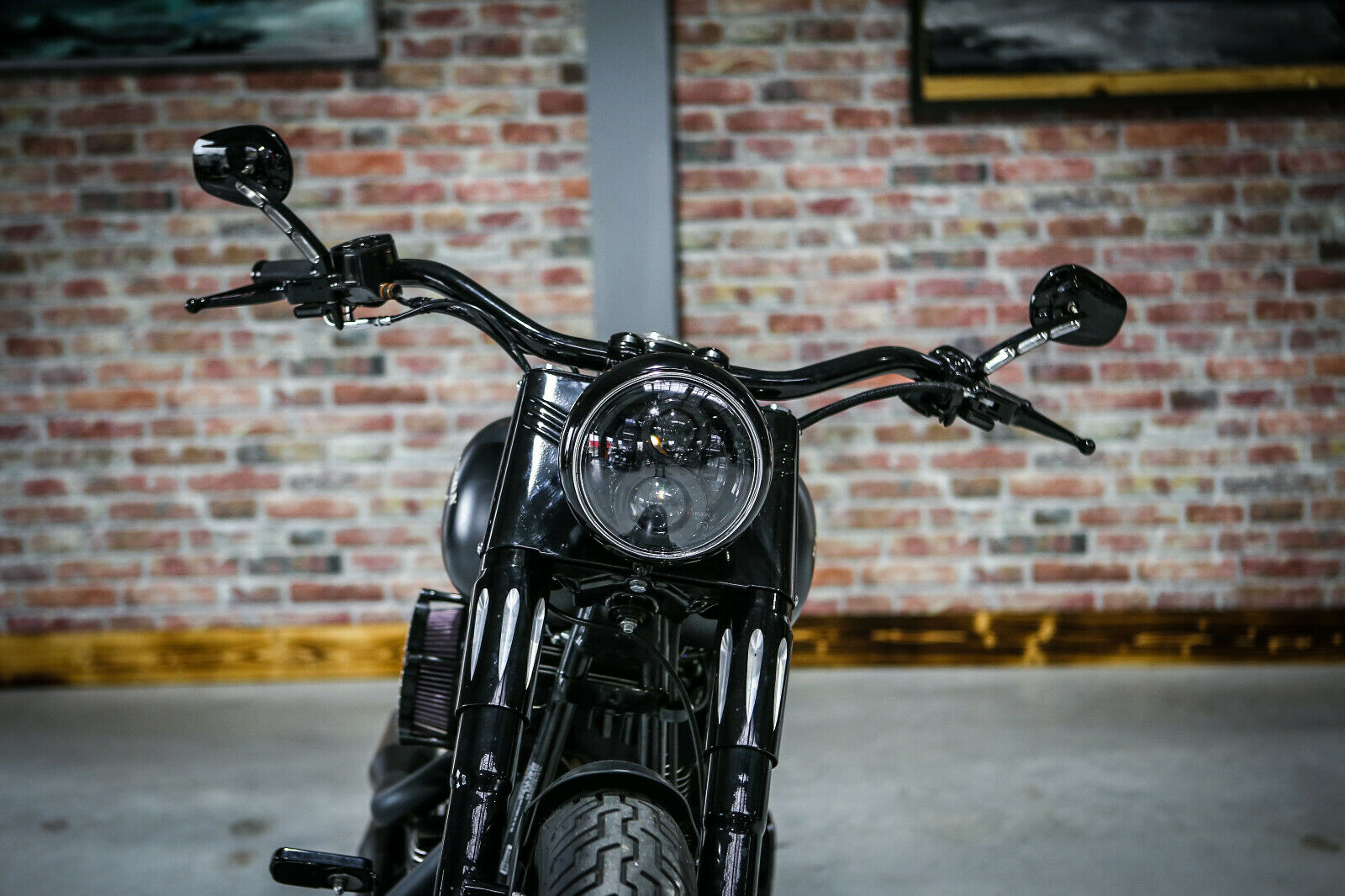 LED Scheinwerfer 7" schwarz mit Standlicht, CE-Zulassung für Softail & Touring Modelle bis 2023