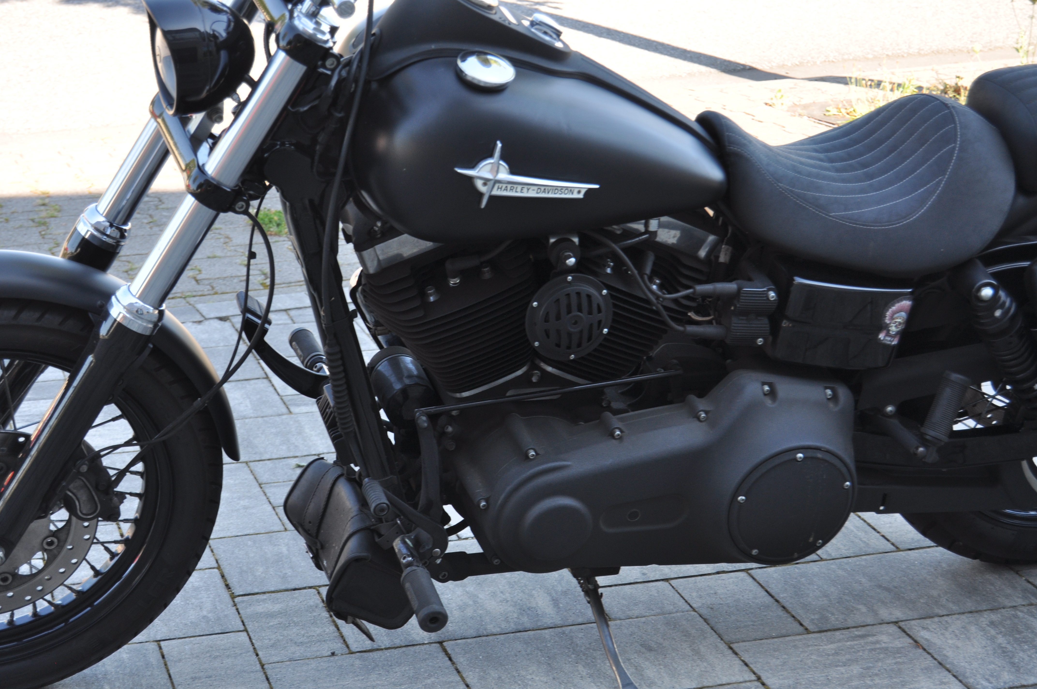 2016 Harley Davidson FXDB Street Bob - 5HD1 - 1 Hand  (ab 300 EUR finanzieren*) 