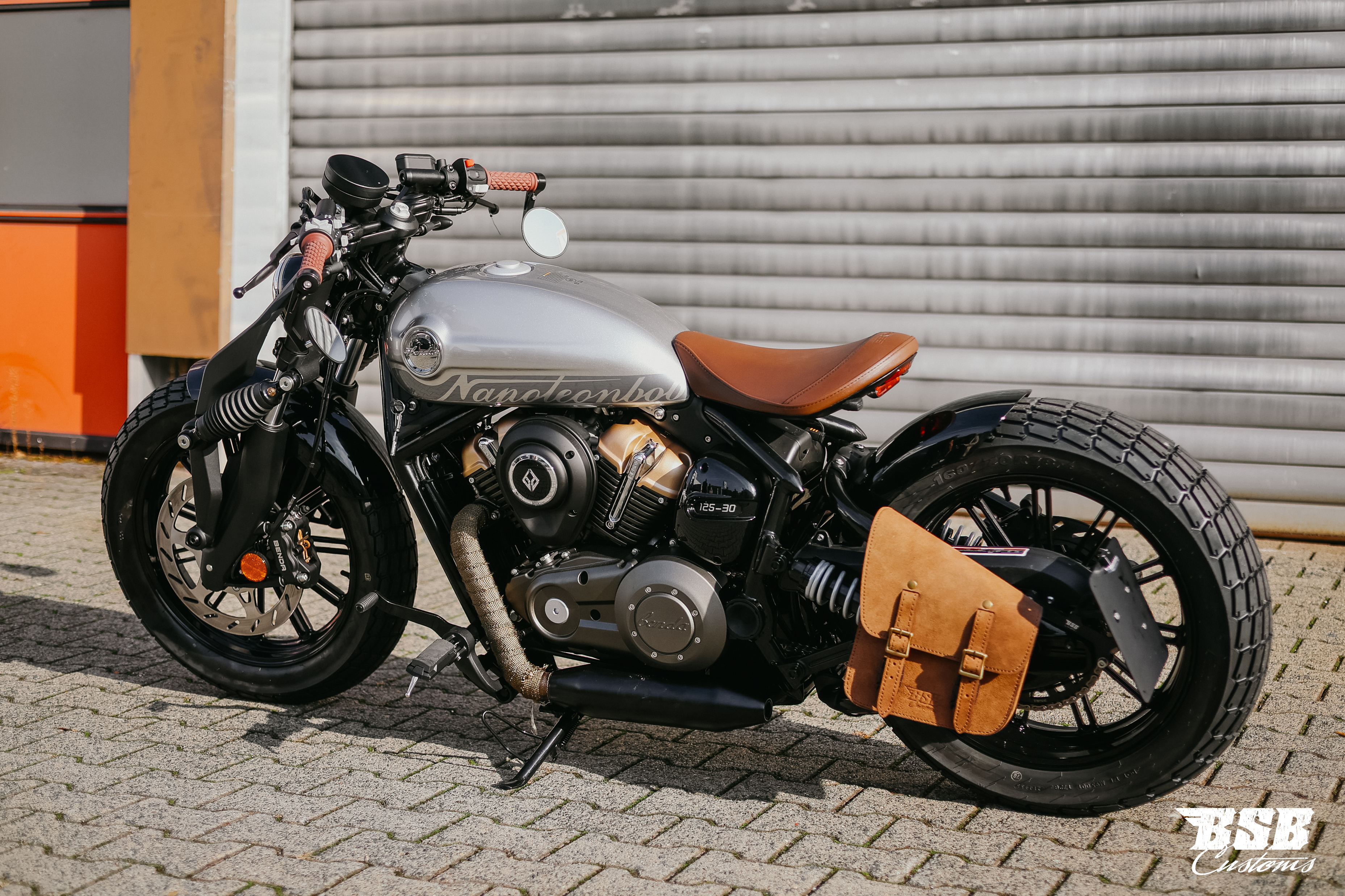 Seitlicher Kennzeichenhalter für BENDA Napoleon Bob 125 & 250 BSB Customs 