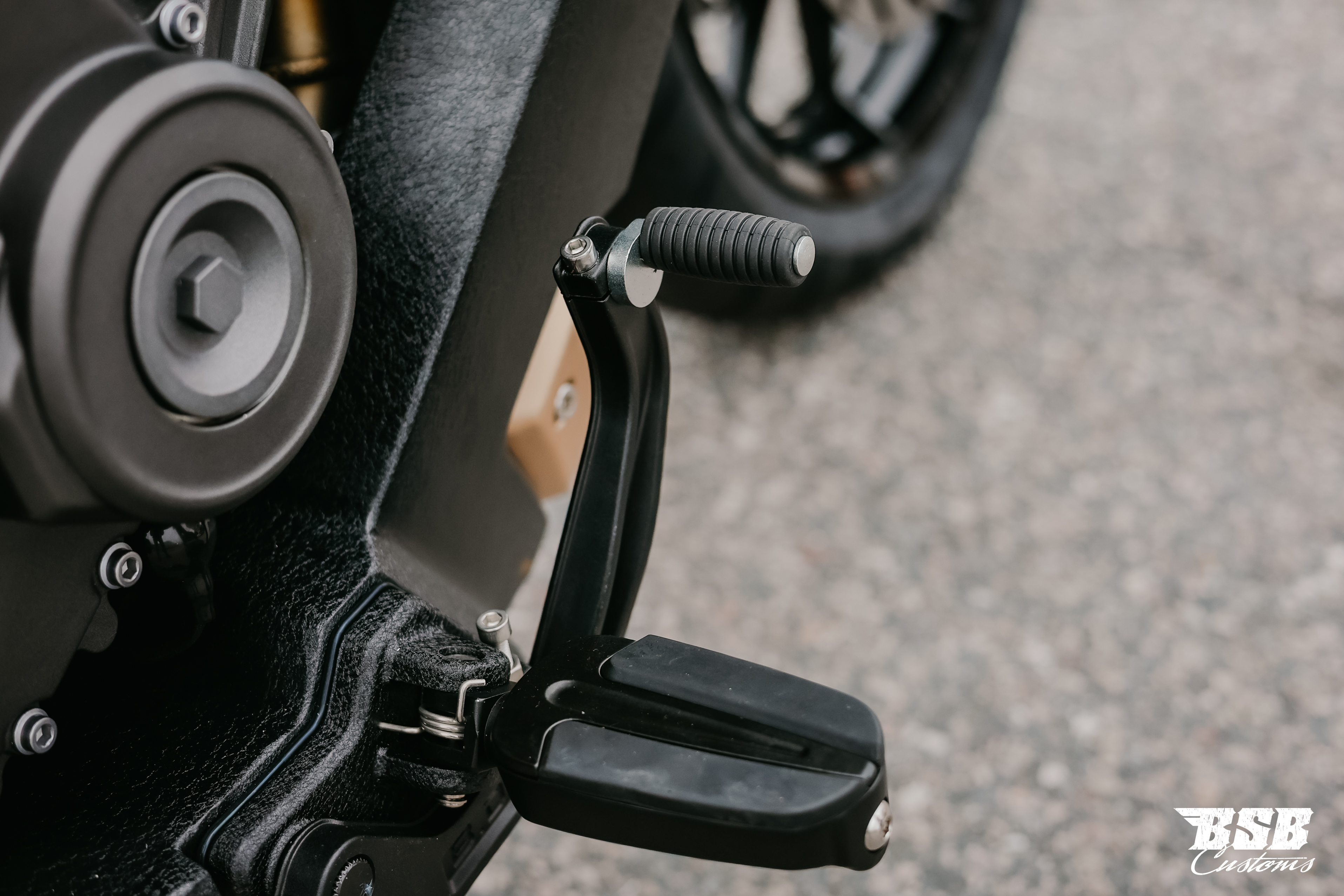 Benda LFC 700 Pro– Airride -300-er Hi-Reifen, ABS / TFT/ Anti-Hopping Kupplung modifiziert, SCHWARZ / GOLD,  NEUFAHRZEUG!!! 