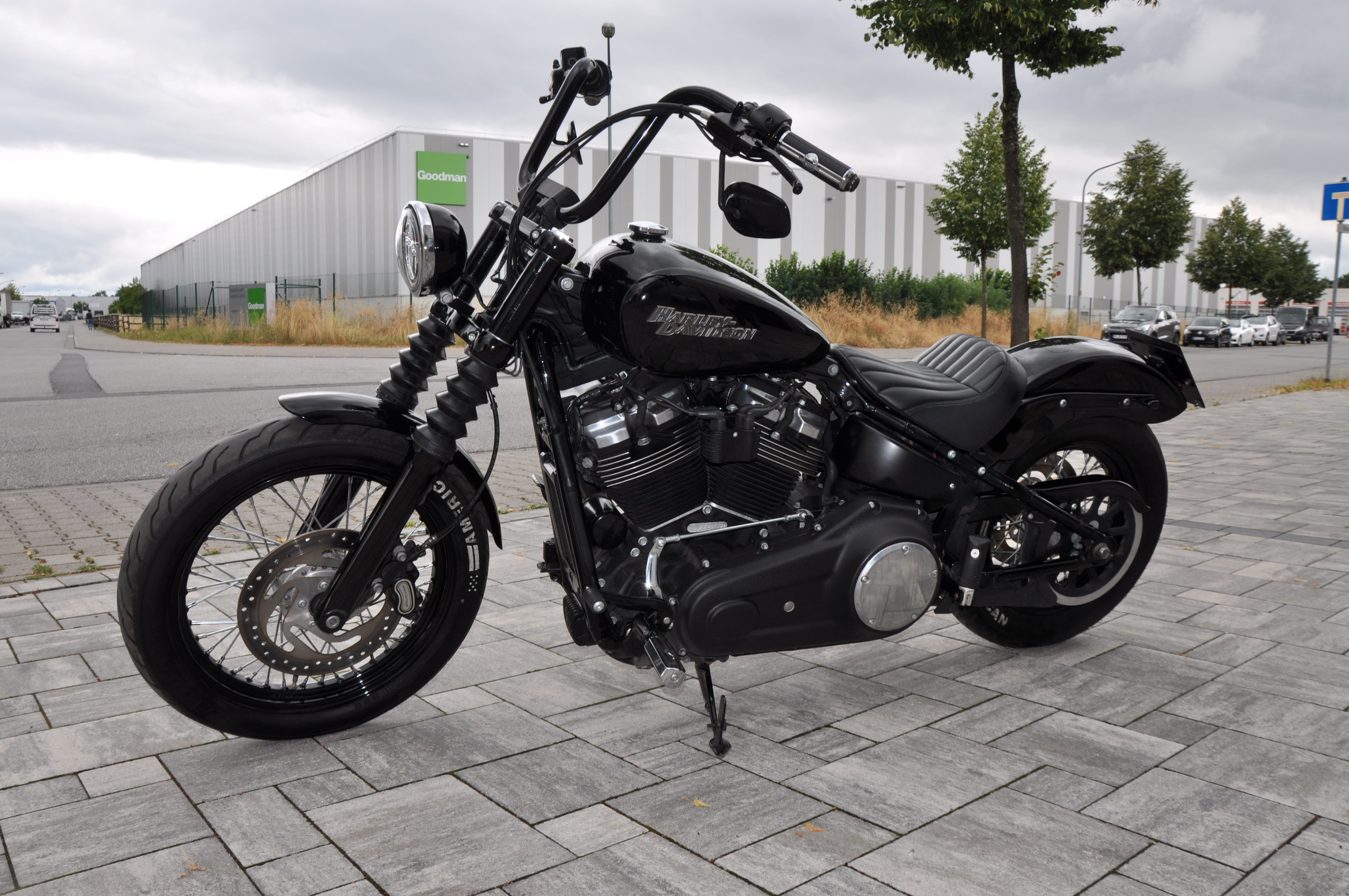 DSC_0462KukytYwpZkr2J 2019 FXBB Softail Street Bob M8,107 CUI Jekill Anlage, Griffheizung, Ricks Hebel