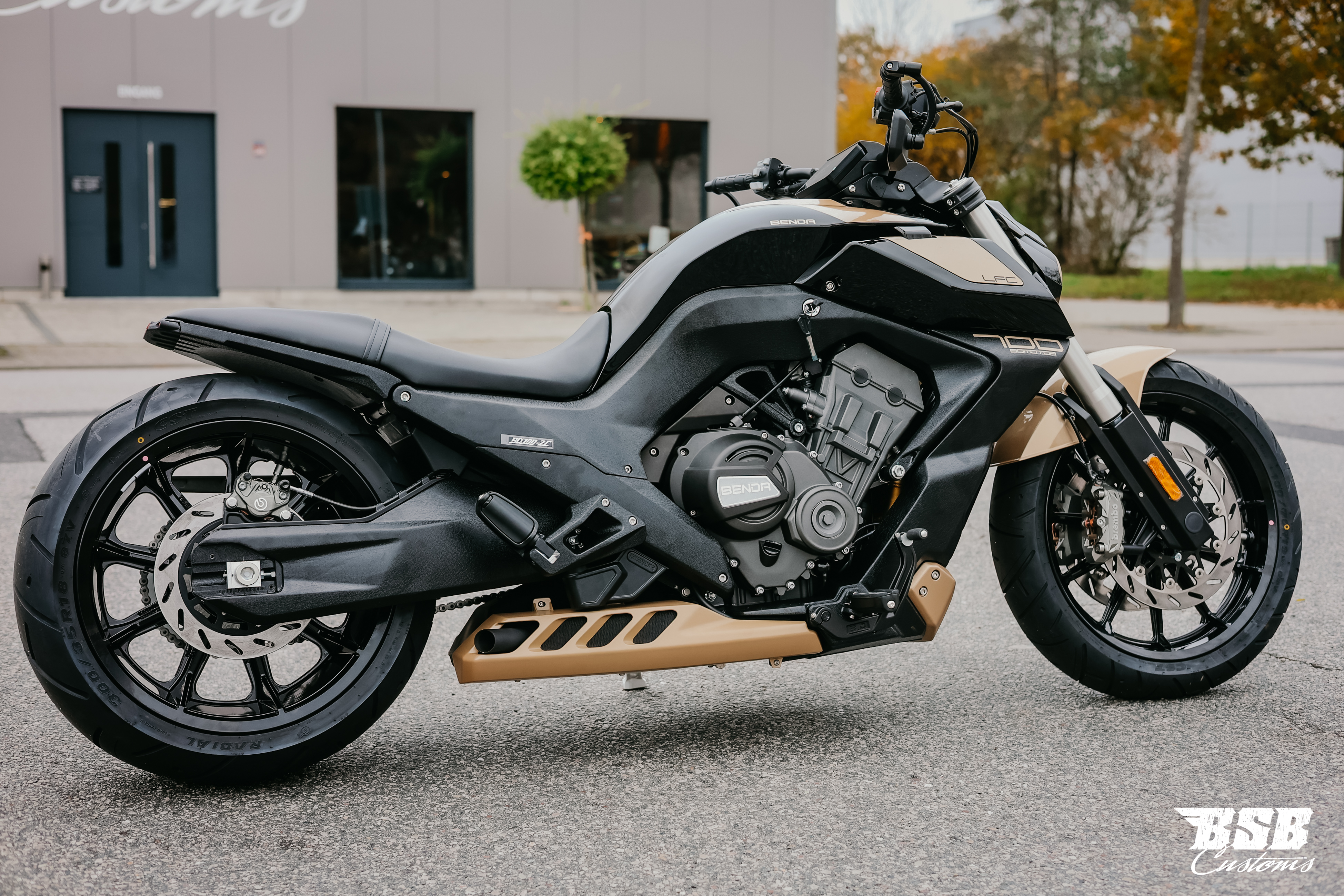 Benda LFC 700 Pro– Airride -300-er Hi-Reifen, ABS / TFT/ Anti-Hopping Kupplung modifiziert by BSB Customs NEUFAHRZEUG!!! 