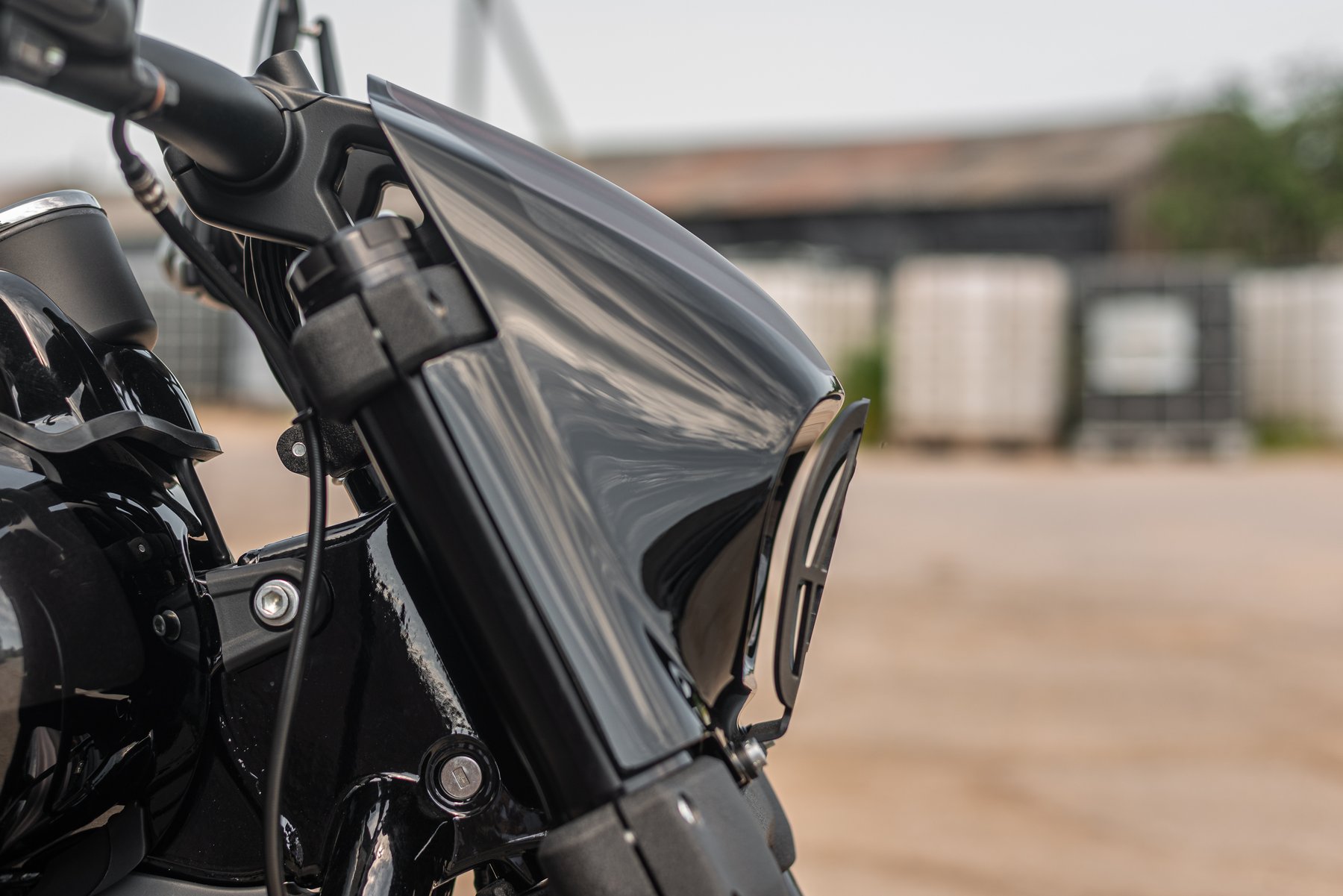 HARLEY-DAVIDSON "AGGRESSOR" SERIES SOFTAIL FAT BOB FXFB FXFBS SCHEINWERFERVERKLEIDUNG 2018-2023 GRIL