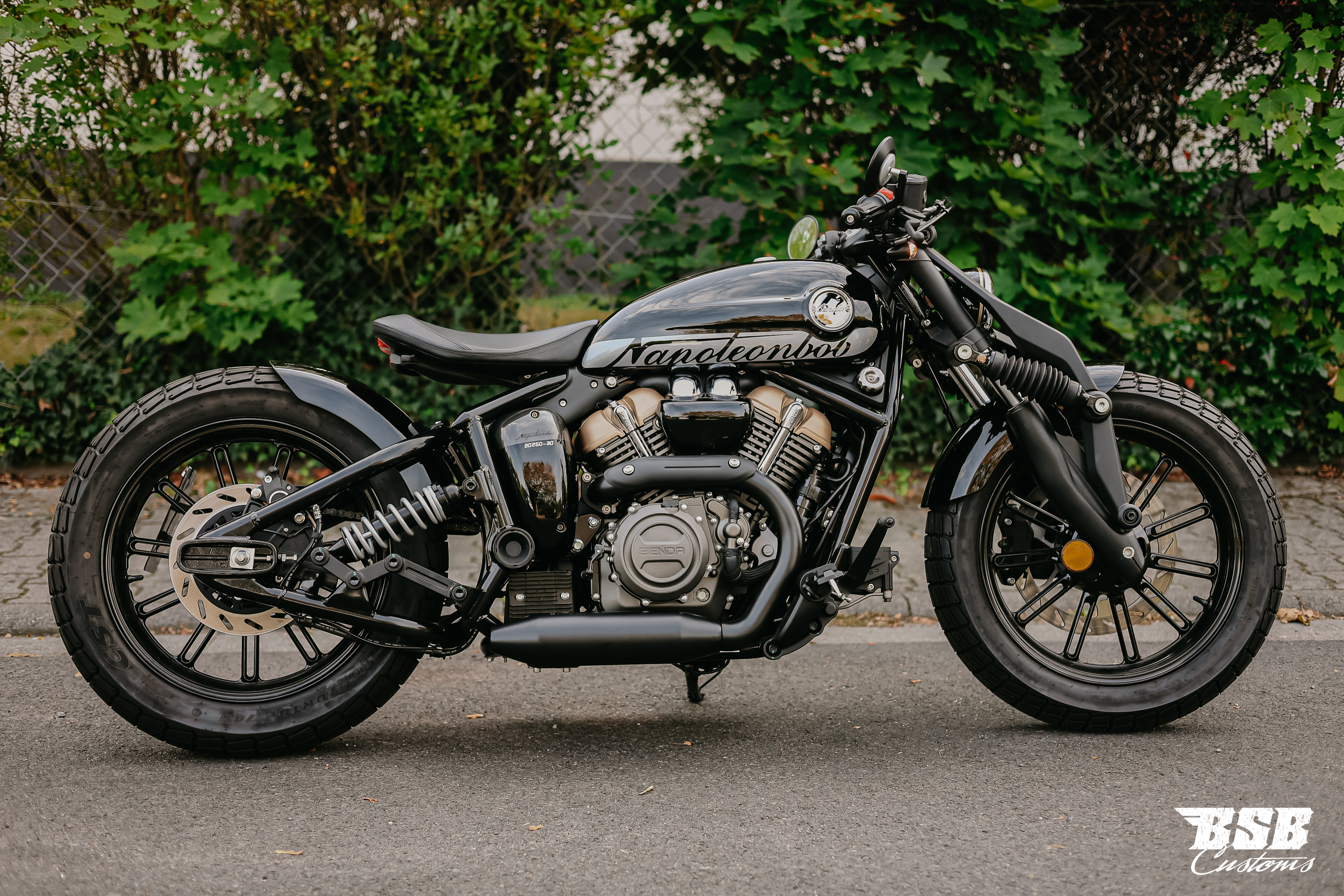 Seitlicher Kennzeichenhalter für BENDA Napoleon Bob 125 & 250 BSB Customs 