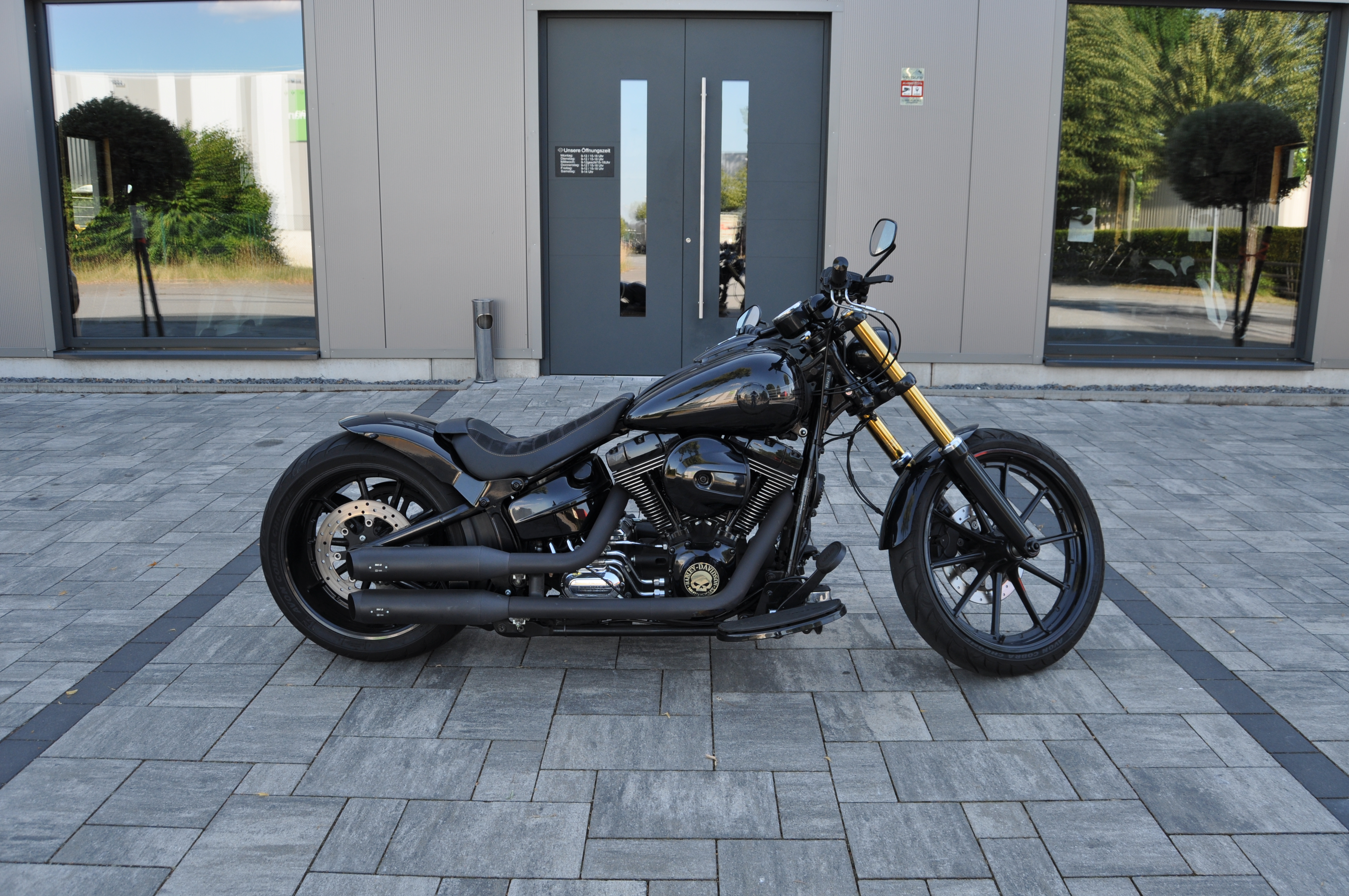 2014 Harley Davidson FXSB BREAKOUT schöner Umbau mit MCJ Anlage und kurzem Fender 