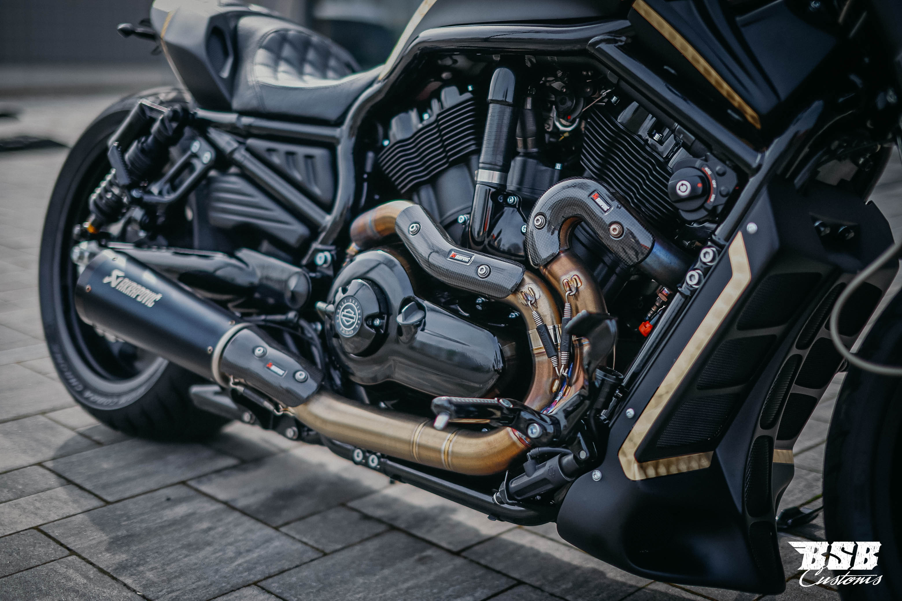 2016 Harley Davidson V-ROD VRSCF Muscle  ABS, edler Umbau 260-er Akrapovic KC Teile ... ab 300 EUR finanzieren