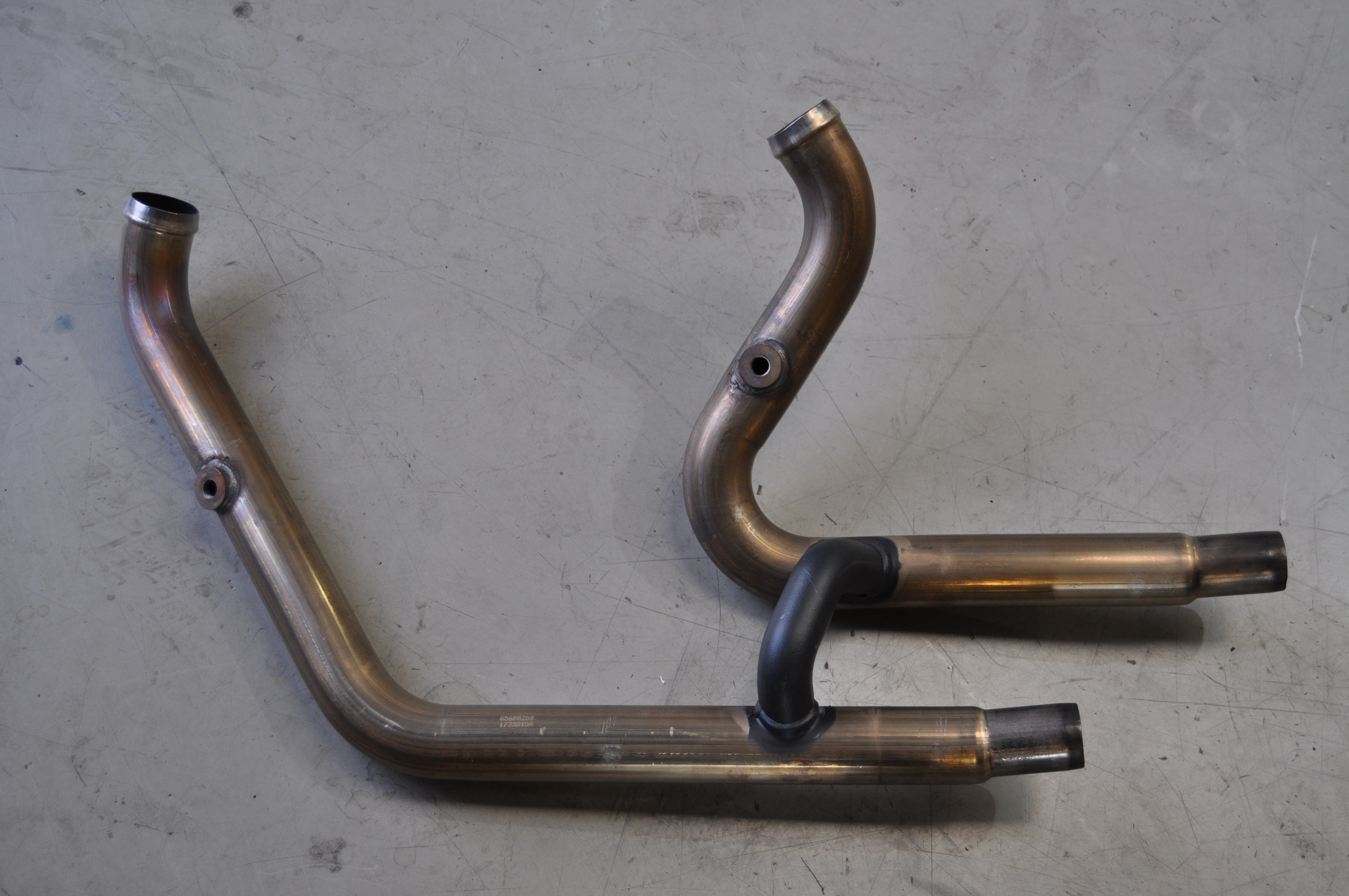 Harley-Davidson Softail BREAKOUT M8 & FAT BOY M8 Krümmer/Abgasführung Komplett – Art.-Nr. 65600259